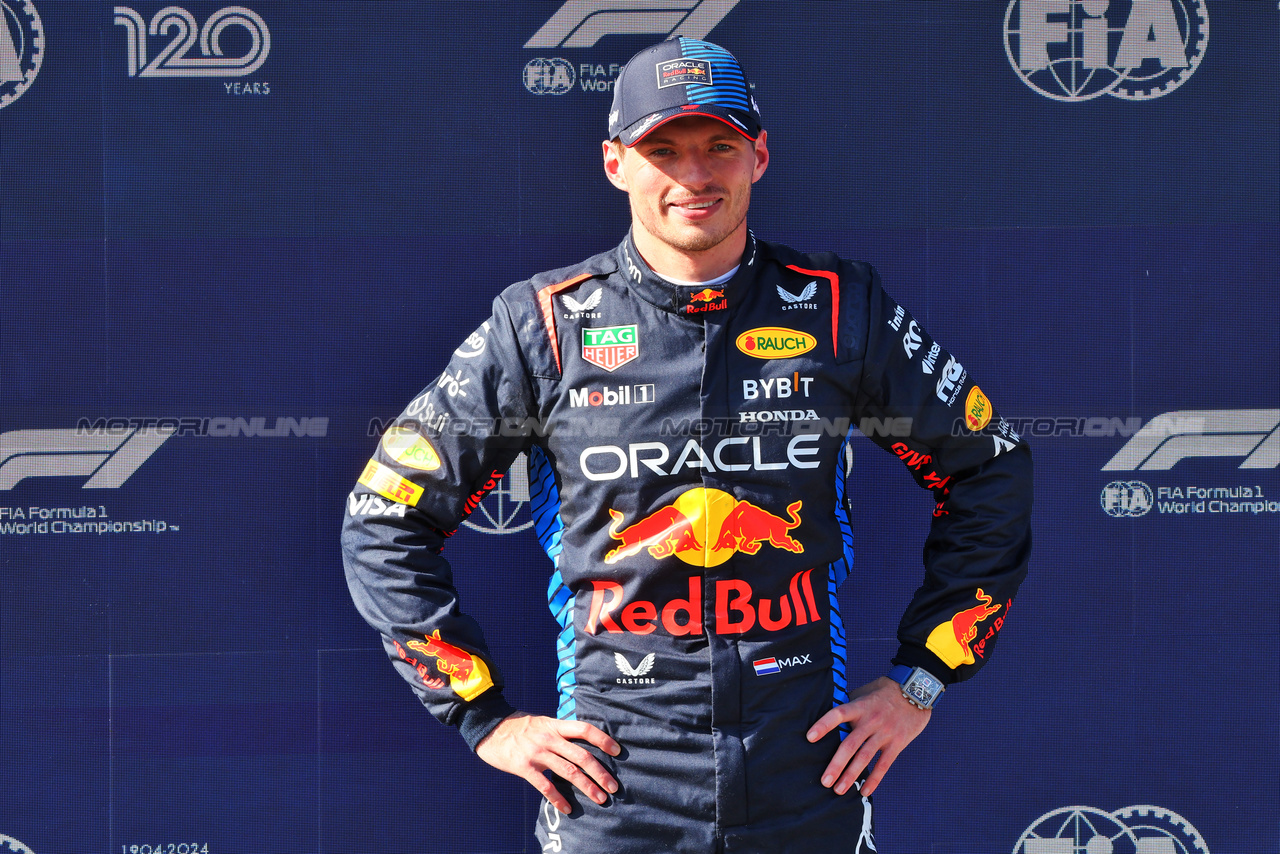 GP IMOLA, Max Verstappen (NLD) Red Bull Racing celebrates his pole position in qualifying parc ferme.

18.05.2024. Formula 1 World Championship, Rd 7, Emilia Romagna Grand Prix, Imola, Italy, Qualifiche Day.

- www.xpbimages.com, EMail: requests@xpbimages.com © Copyright: Batchelor / XPB Images
