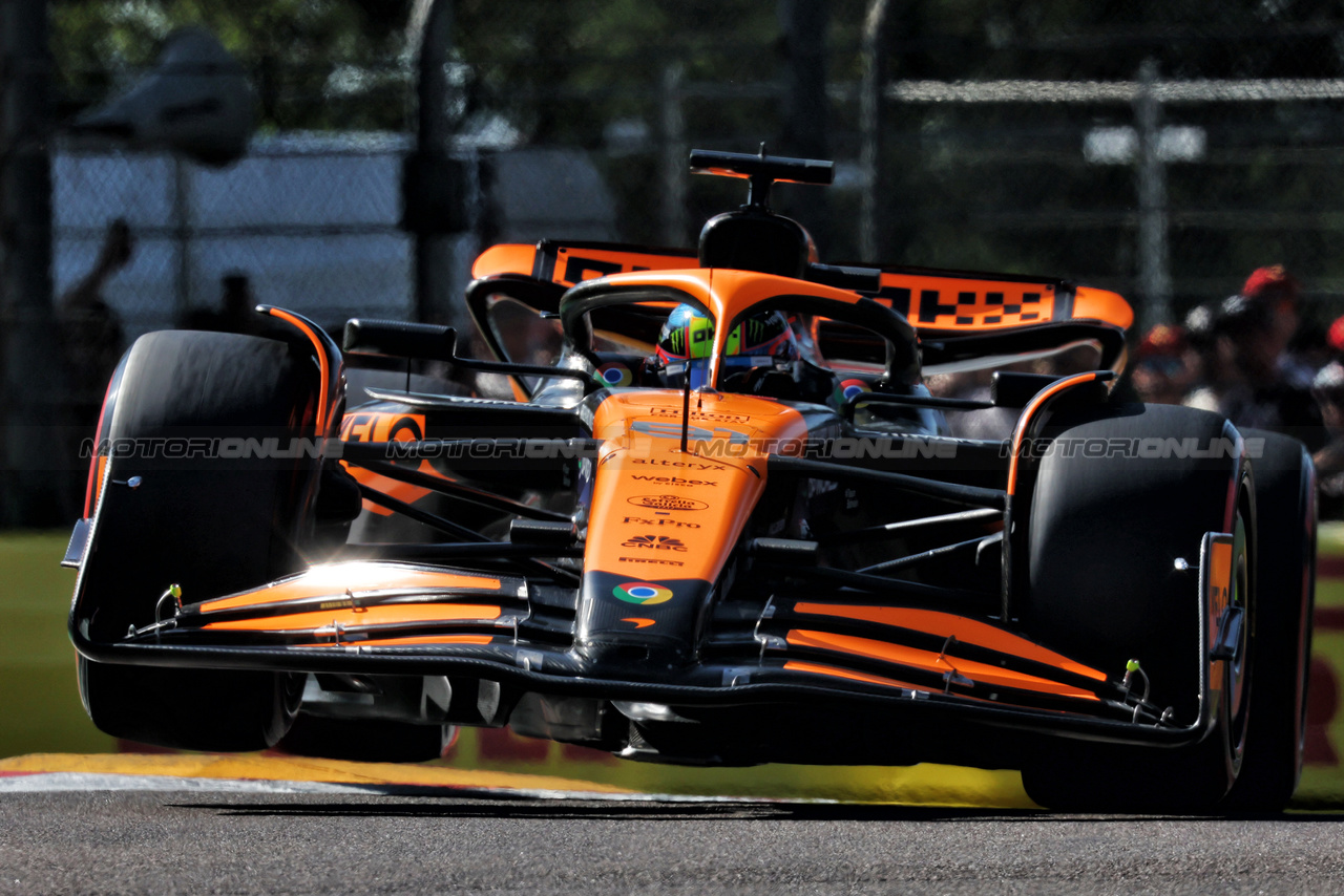 GP IMOLA, Oscar Piastri (AUS) McLaren MCL38.

18.05.2024. Formula 1 World Championship, Rd 7, Emilia Romagna Grand Prix, Imola, Italy, Qualifiche Day.

- www.xpbimages.com, EMail: requests@xpbimages.com © Copyright: Charniaux / XPB Images