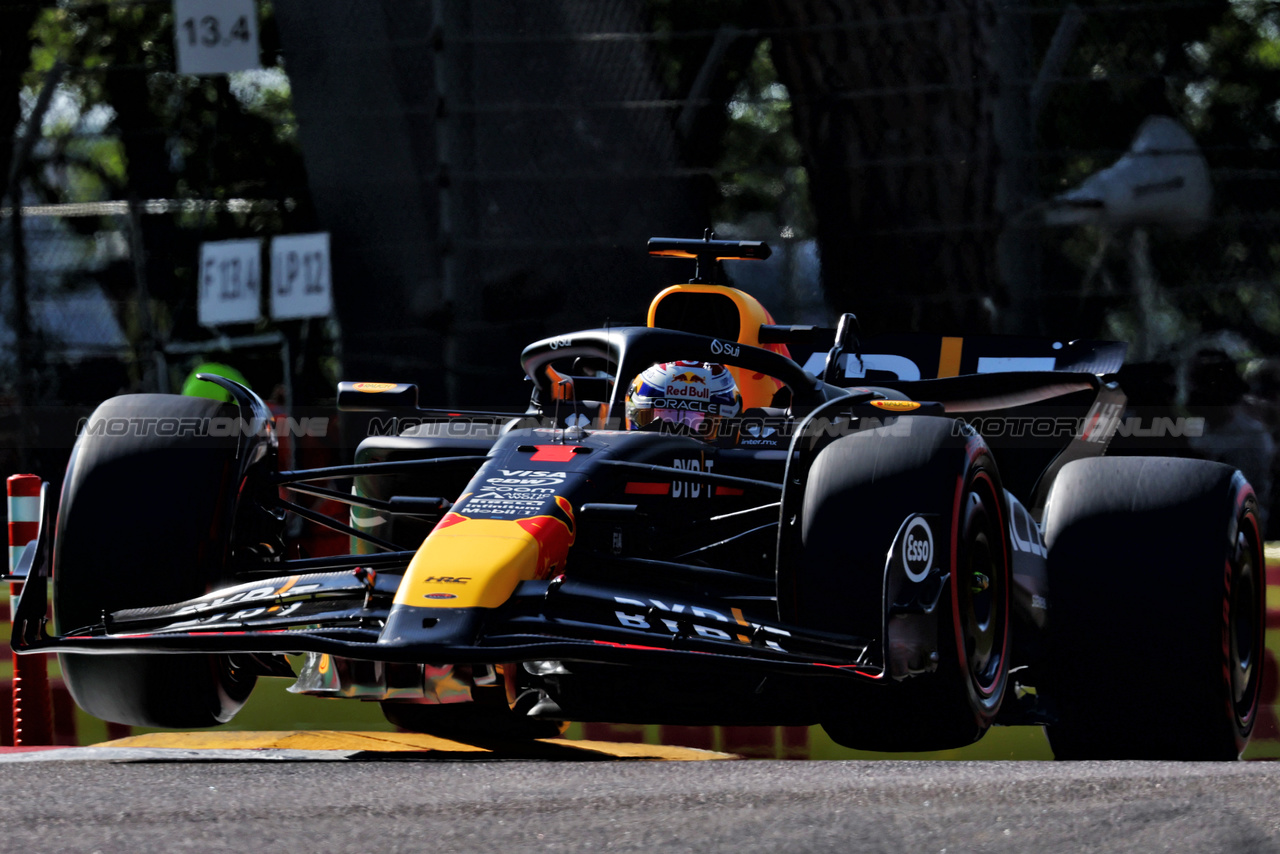 GP IMOLA, Max Verstappen (NLD) Red Bull Racing RB20.

18.05.2024. Formula 1 World Championship, Rd 7, Emilia Romagna Grand Prix, Imola, Italy, Qualifiche Day.

- www.xpbimages.com, EMail: requests@xpbimages.com © Copyright: Charniaux / XPB Images