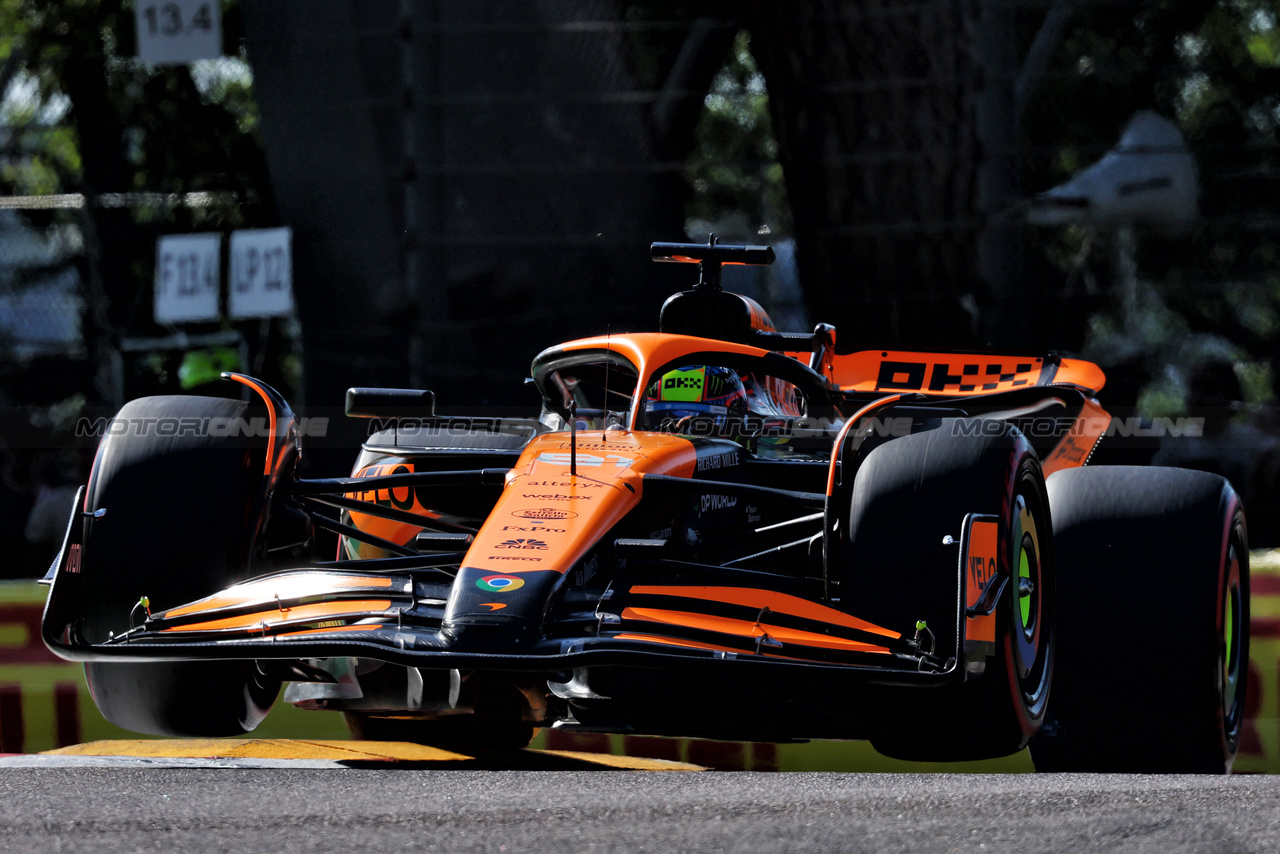 GP IMOLA, Oscar Piastri (AUS) McLaren MCL38.

18.05.2024. Formula 1 World Championship, Rd 7, Emilia Romagna Grand Prix, Imola, Italy, Qualifiche Day.

- www.xpbimages.com, EMail: requests@xpbimages.com © Copyright: Charniaux / XPB Images