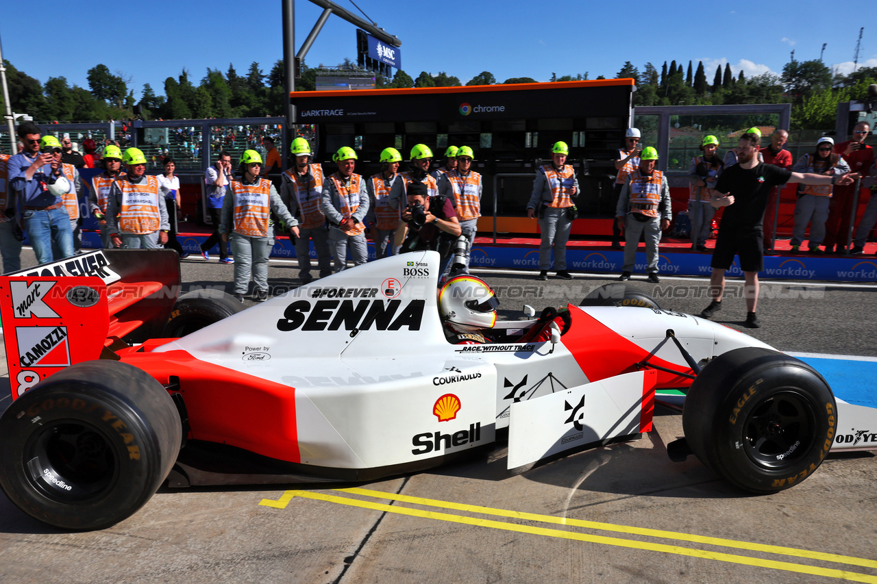 GP IMOLA, Sebastian Vettel (GER) in a 1993 McLaren MP4/8.

18.05.2024. Formula 1 World Championship, Rd 7, Emilia Romagna Grand Prix, Imola, Italy, Qualifiche Day.

- www.xpbimages.com, EMail: requests@xpbimages.com © Copyright: Batchelor / XPB Images