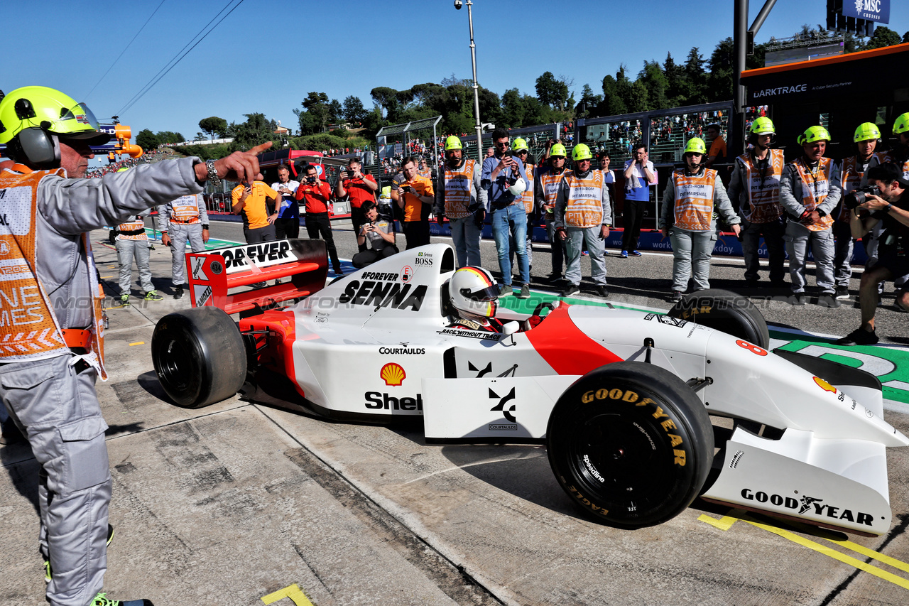 GP IMOLA, Sebastian Vettel (GER) in a 1993 McLaren MP4/8. 

18.05.2024. Formula 1 World Championship, Rd 7, Emilia Romagna Grand Prix, Imola, Italy, Qualifiche Day.

- www.xpbimages.com, EMail: requests@xpbimages.com © Copyright: Batchelor / XPB Images