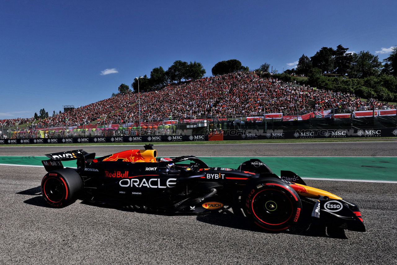 GP IMOLA, Max Verstappen (NLD) Red Bull Racing RB20.

18.05.2024. Formula 1 World Championship, Rd 7, Emilia Romagna Grand Prix, Imola, Italy, Qualifiche Day.

 - www.xpbimages.com, EMail: requests@xpbimages.com © Copyright: Staley / XPB Images