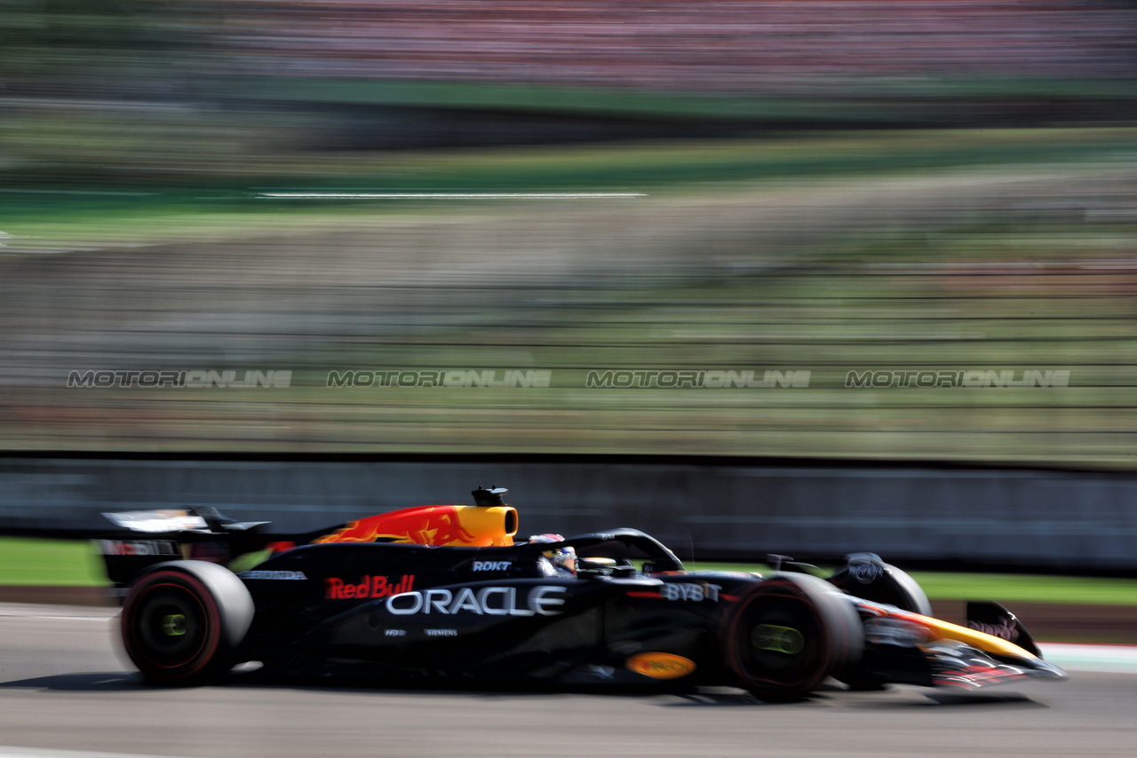 GP IMOLA, Max Verstappen (NLD) Red Bull Racing RB20.

18.05.2024. Formula 1 World Championship, Rd 7, Emilia Romagna Grand Prix, Imola, Italy, Qualifiche Day.

 - www.xpbimages.com, EMail: requests@xpbimages.com © Copyright: Staley / XPB Images