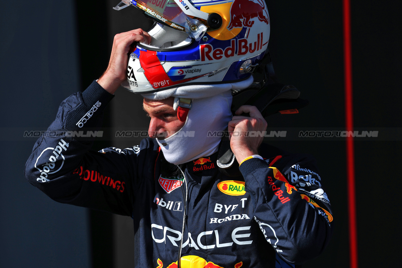 GP IMOLA, Pole sitter Max Verstappen (NLD) Red Bull Racing in qualifying parc ferme.

18.05.2024. Formula 1 World Championship, Rd 7, Emilia Romagna Grand Prix, Imola, Italy, Qualifiche Day.

 - www.xpbimages.com, EMail: requests@xpbimages.com © Copyright: Staley / XPB Images