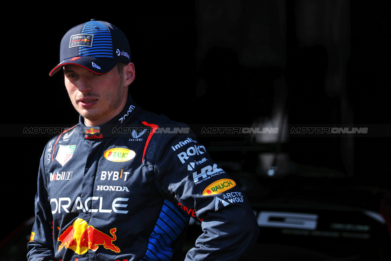 GP IMOLA, Pole sitter Max Verstappen (NLD) Red Bull Racing in qualifying parc ferme.

18.05.2024. Formula 1 World Championship, Rd 7, Emilia Romagna Grand Prix, Imola, Italy, Qualifiche Day.

 - www.xpbimages.com, EMail: requests@xpbimages.com © Copyright: Staley / XPB Images