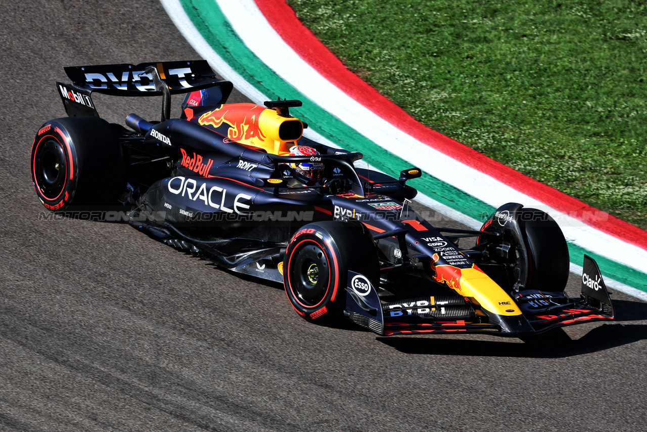 GP IMOLA, Max Verstappen (NLD) Red Bull Racing RB20.

18.05.2024. Formula 1 World Championship, Rd 7, Emilia Romagna Grand Prix, Imola, Italy, Qualifiche Day.

 - www.xpbimages.com, EMail: requests@xpbimages.com © Copyright: Coates / XPB Images