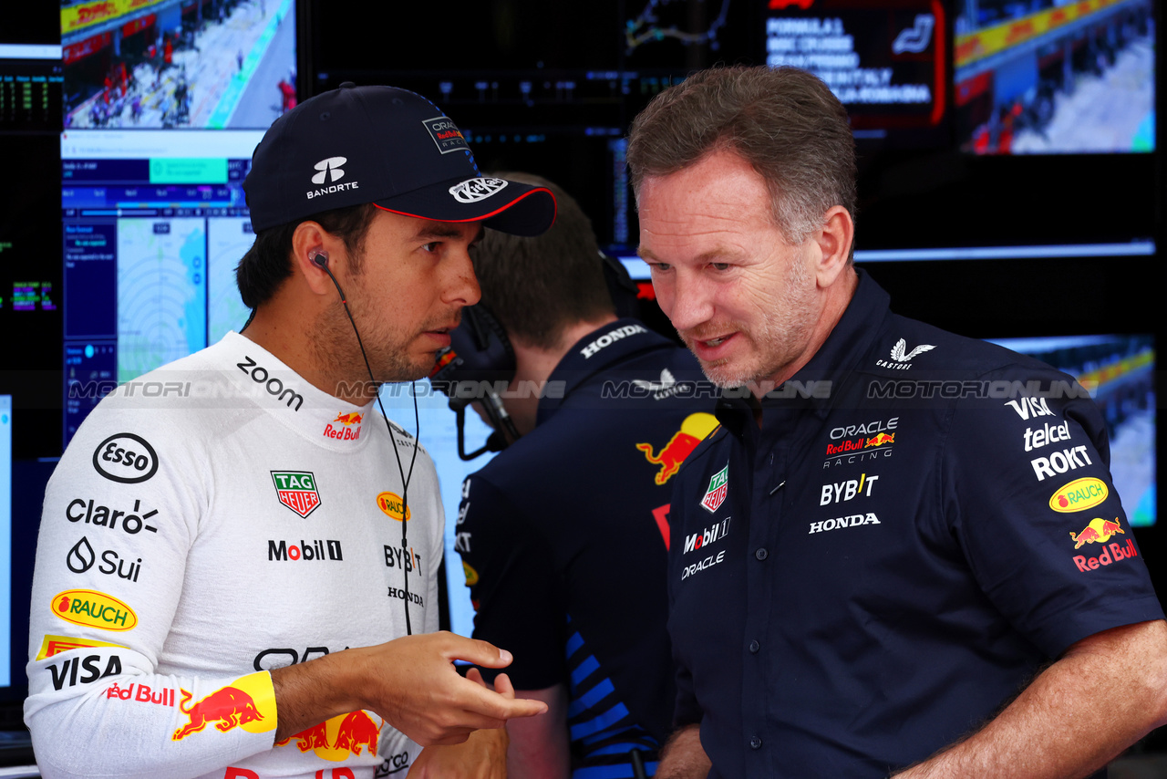 GP IMOLA, (L to R): Sergio Perez (MEX) Red Bull Racing with Christian Horner (GBR) Red Bull Racing Team Principal.

18.05.2024. Formula 1 World Championship, Rd 7, Emilia Romagna Grand Prix, Imola, Italy, Qualifiche Day.

 - www.xpbimages.com, EMail: requests@xpbimages.com © Copyright: Coates / XPB Images