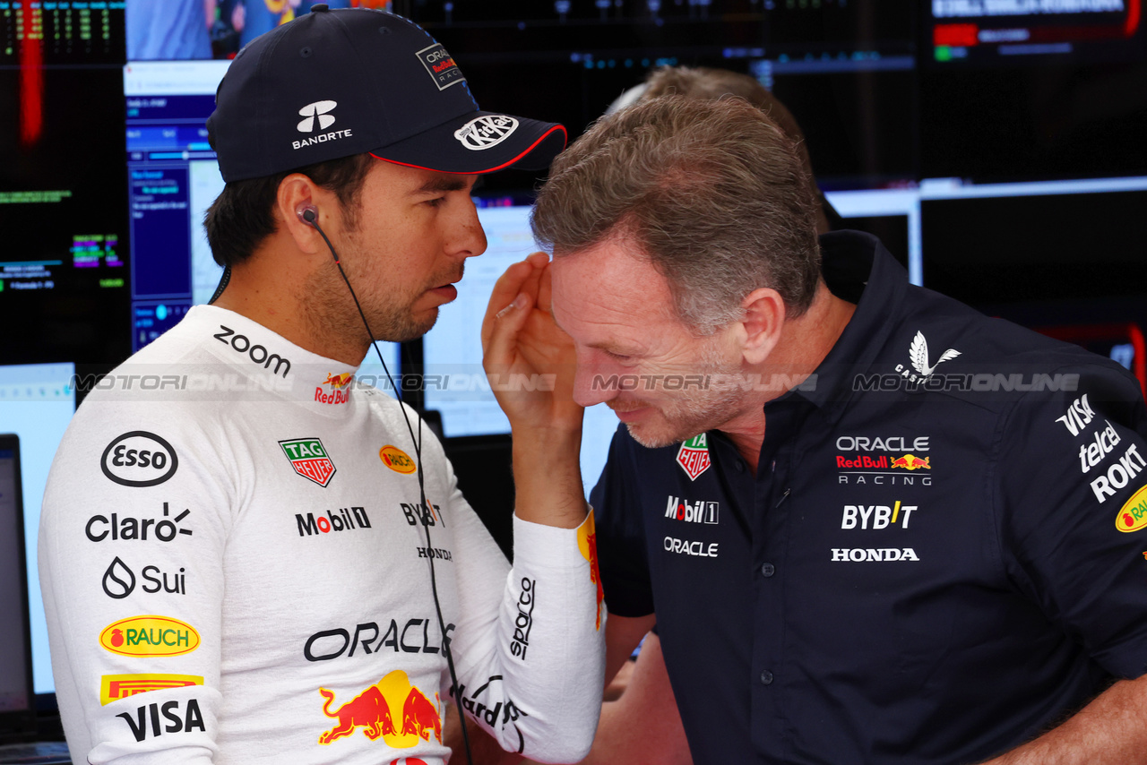 GP IMOLA, (L to R): Sergio Perez (MEX) Red Bull Racing with Christian Horner (GBR) Red Bull Racing Team Principal.

18.05.2024. Formula 1 World Championship, Rd 7, Emilia Romagna Grand Prix, Imola, Italy, Qualifiche Day.

 - www.xpbimages.com, EMail: requests@xpbimages.com © Copyright: Coates / XPB Images