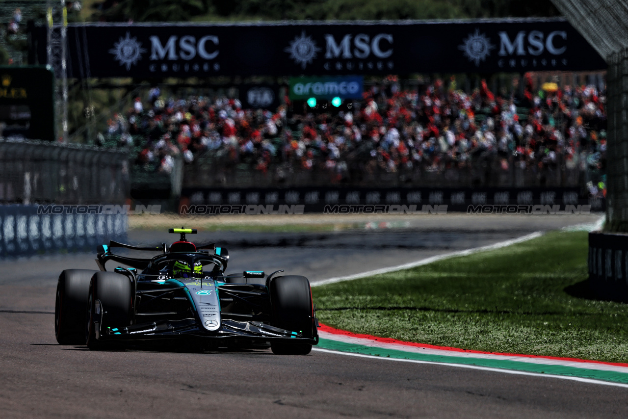 GP IMOLA, Lewis Hamilton (GBR) Mercedes AMG F1 W15.

18.05.2024. Formula 1 World Championship, Rd 7, Emilia Romagna Grand Prix, Imola, Italy, Qualifiche Day.

- www.xpbimages.com, EMail: requests@xpbimages.com © Copyright: Charniaux / XPB Images