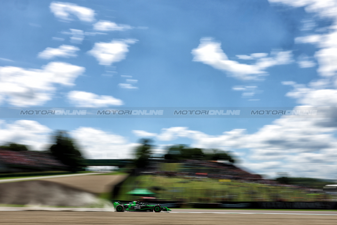 GP IMOLA, Zhou Guanyu (CHN) Sauber C44.

17.05.2024. Formula 1 World Championship, Rd 7, Emilia Romagna Grand Prix, Imola, Italy, Practice Day.

- www.xpbimages.com, EMail: requests@xpbimages.com © Copyright: Charniaux / XPB Images