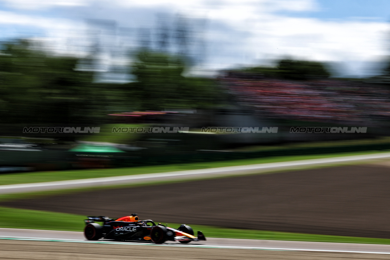 GP IMOLA, Max Verstappen (NLD) Red Bull Racing RB20.

17.05.2024. Formula 1 World Championship, Rd 7, Emilia Romagna Grand Prix, Imola, Italy, Practice Day.

- www.xpbimages.com, EMail: requests@xpbimages.com © Copyright: Charniaux / XPB Images