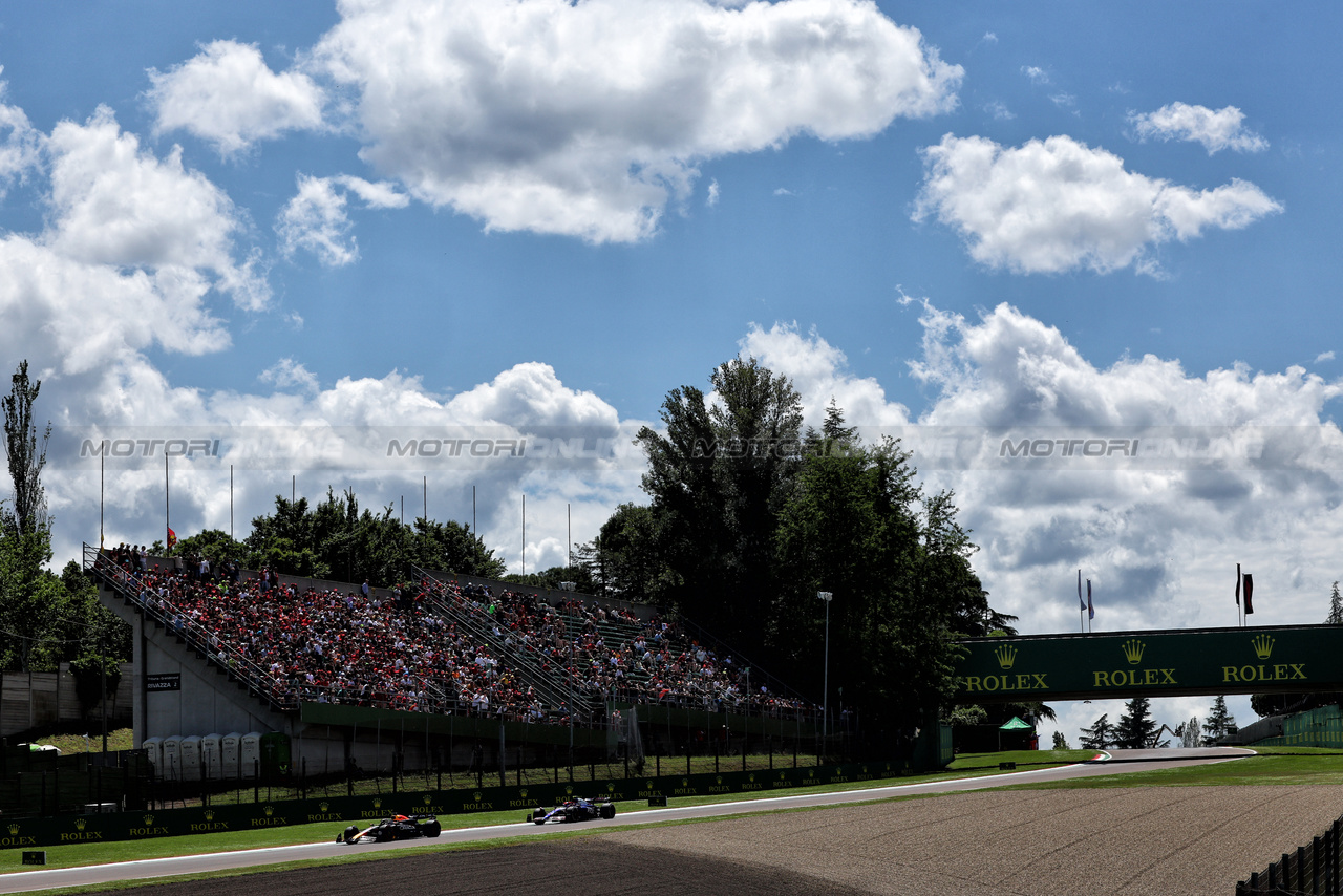 GP IMOLA, Max Verstappen (NLD) Red Bull Racing RB20.

17.05.2024. Formula 1 World Championship, Rd 7, Emilia Romagna Grand Prix, Imola, Italy, Practice Day.

- www.xpbimages.com, EMail: requests@xpbimages.com © Copyright: Charniaux / XPB Images