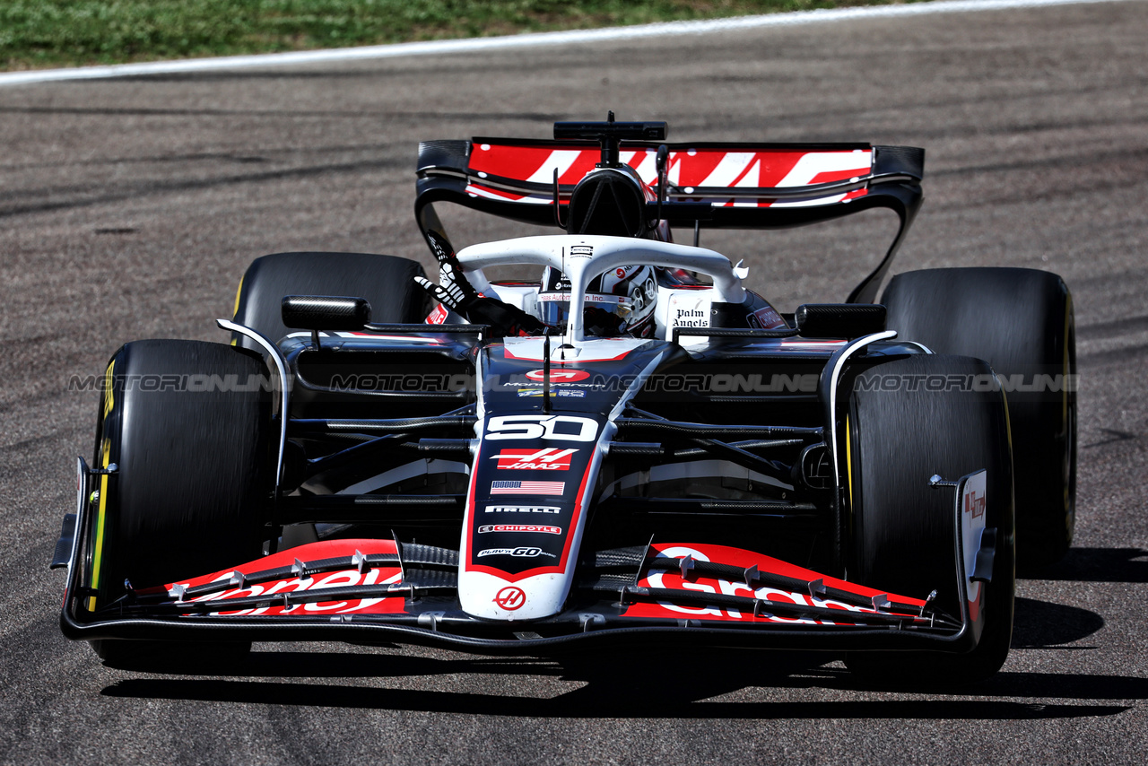GP IMOLA, Oliver Bearman (GBR) Haas VF-24 Test Driver.

17.05.2024. Formula 1 World Championship, Rd 7, Emilia Romagna Grand Prix, Imola, Italy, Practice Day.

 - www.xpbimages.com, EMail: requests@xpbimages.com © Copyright: Coates / XPB Images