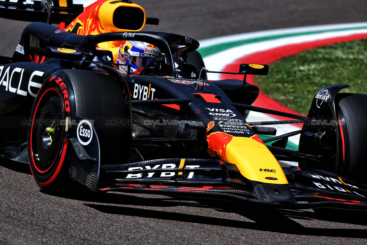 GP IMOLA, Max Verstappen (NLD) Red Bull Racing RB20.

17.05.2024. Formula 1 World Championship, Rd 7, Emilia Romagna Grand Prix, Imola, Italy, Practice Day.

 - www.xpbimages.com, EMail: requests@xpbimages.com © Copyright: Coates / XPB Images