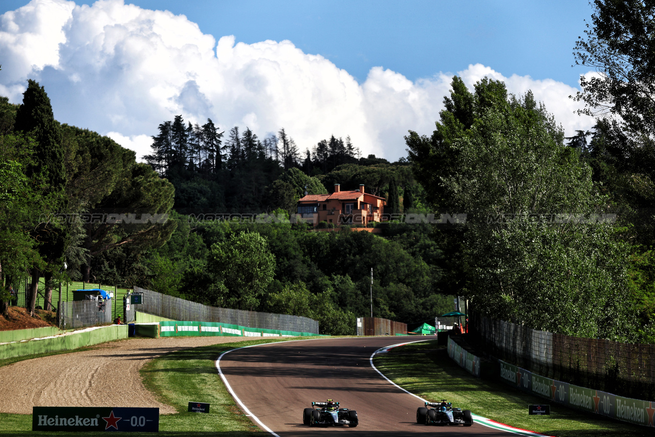 GP IMOLA, (L to R): Lewis Hamilton (GBR) Mercedes AMG F1 W15 e George Russell (GBR) Mercedes AMG F1 W15.

17.05.2024. Formula 1 World Championship, Rd 7, Emilia Romagna Grand Prix, Imola, Italy, Practice Day.

- www.xpbimages.com, EMail: requests@xpbimages.com © Copyright: Charniaux / XPB Images