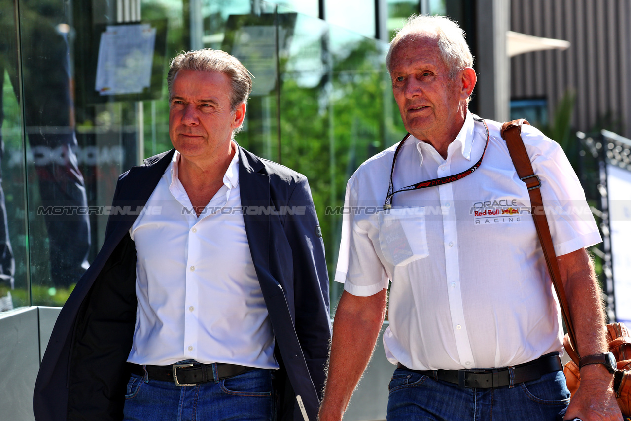 GP IMOLA, (L to R): Raymond Vermeulen (NLD) Driver Manager with Dr Helmut Marko (AUT) Red Bull Motorsport Consultant.

17.05.2024. Formula 1 World Championship, Rd 7, Emilia Romagna Grand Prix, Imola, Italy, Practice Day.

 - www.xpbimages.com, EMail: requests@xpbimages.com © Copyright: Coates / XPB Images