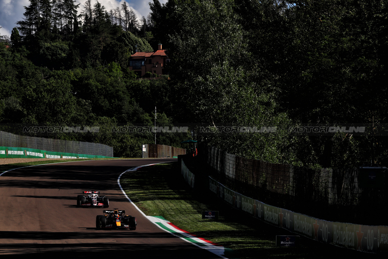 GP IMOLA, Max Verstappen (NLD) Red Bull Racing RB20.

17.05.2024. Formula 1 World Championship, Rd 7, Emilia Romagna Grand Prix, Imola, Italy, Practice Day.

- www.xpbimages.com, EMail: requests@xpbimages.com © Copyright: Charniaux / XPB Images