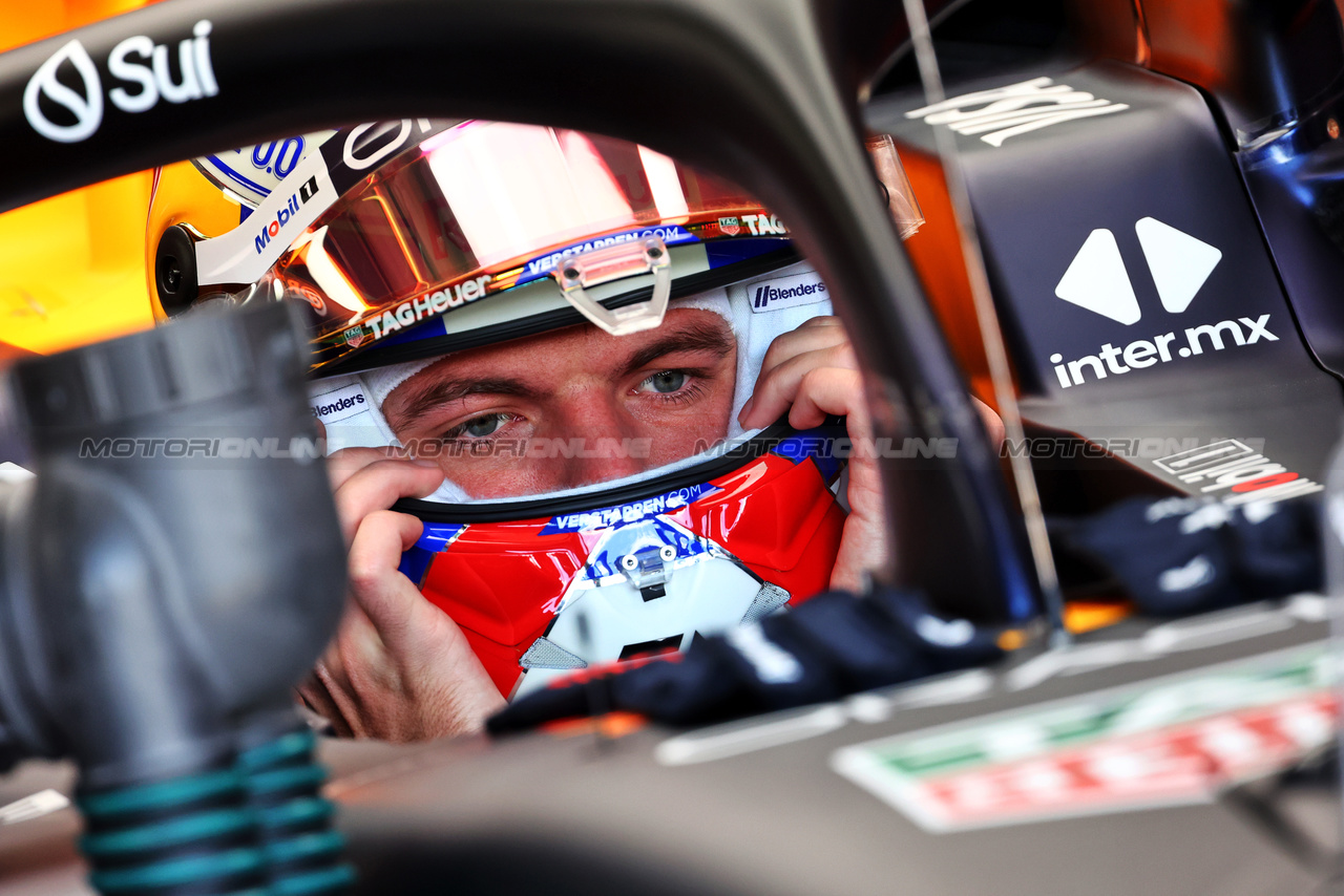 GP IMOLA, Max Verstappen (NLD) Red Bull Racing RB20.

17.05.2024. Formula 1 World Championship, Rd 7, Emilia Romagna Grand Prix, Imola, Italy, Practice Day.

- www.xpbimages.com, EMail: requests@xpbimages.com © Copyright: Batchelor / XPB Images