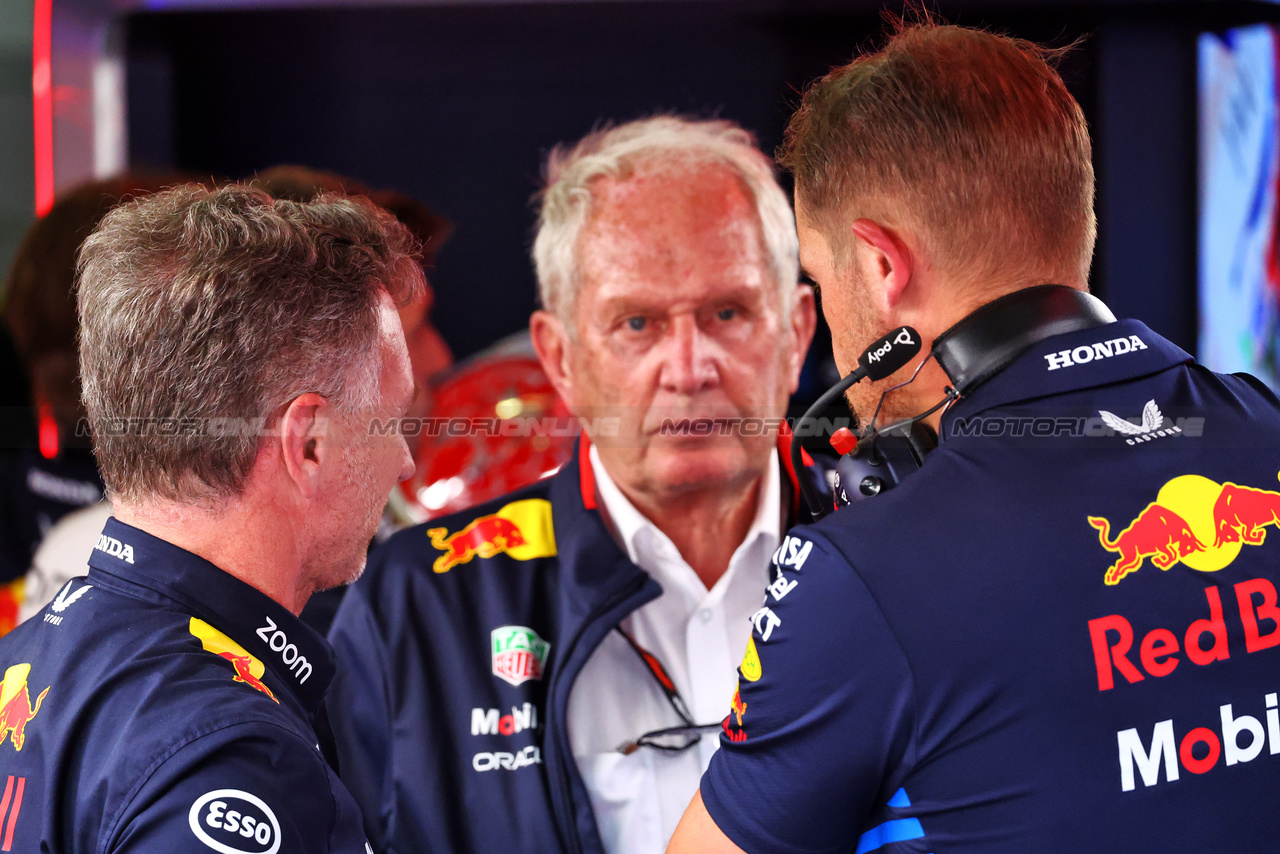 GP IMOLA, (L to R): Christian Horner (GBR) Red Bull Racing Team Principal with Dr Helmut Marko (AUT) Red Bull Motorsport Consultant e Tom Hart (GBR) Red Bull Racing Performance Engineer.

17.05.2024. Formula 1 World Championship, Rd 7, Emilia Romagna Grand Prix, Imola, Italy, Practice Day.

- www.xpbimages.com, EMail: requests@xpbimages.com © Copyright: Batchelor / XPB Images