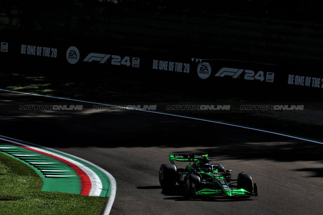 GP IMOLA, Zhou Guanyu (CHN) Sauber C44.

17.05.2024. Formula 1 World Championship, Rd 7, Emilia Romagna Grand Prix, Imola, Italy, Practice Day.

 - www.xpbimages.com, EMail: requests@xpbimages.com © Copyright: Staley / XPB Images