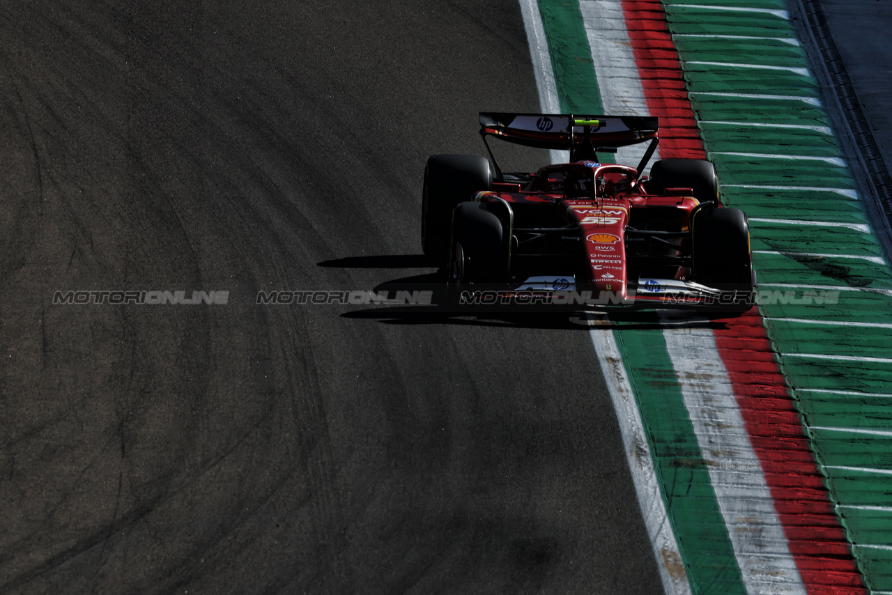 GP IMOLA, Carlos Sainz Jr (ESP) Ferrari SF-24.

17.05.2024. Formula 1 World Championship, Rd 7, Emilia Romagna Grand Prix, Imola, Italy, Practice Day.

 - www.xpbimages.com, EMail: requests@xpbimages.com © Copyright: Staley / XPB Images