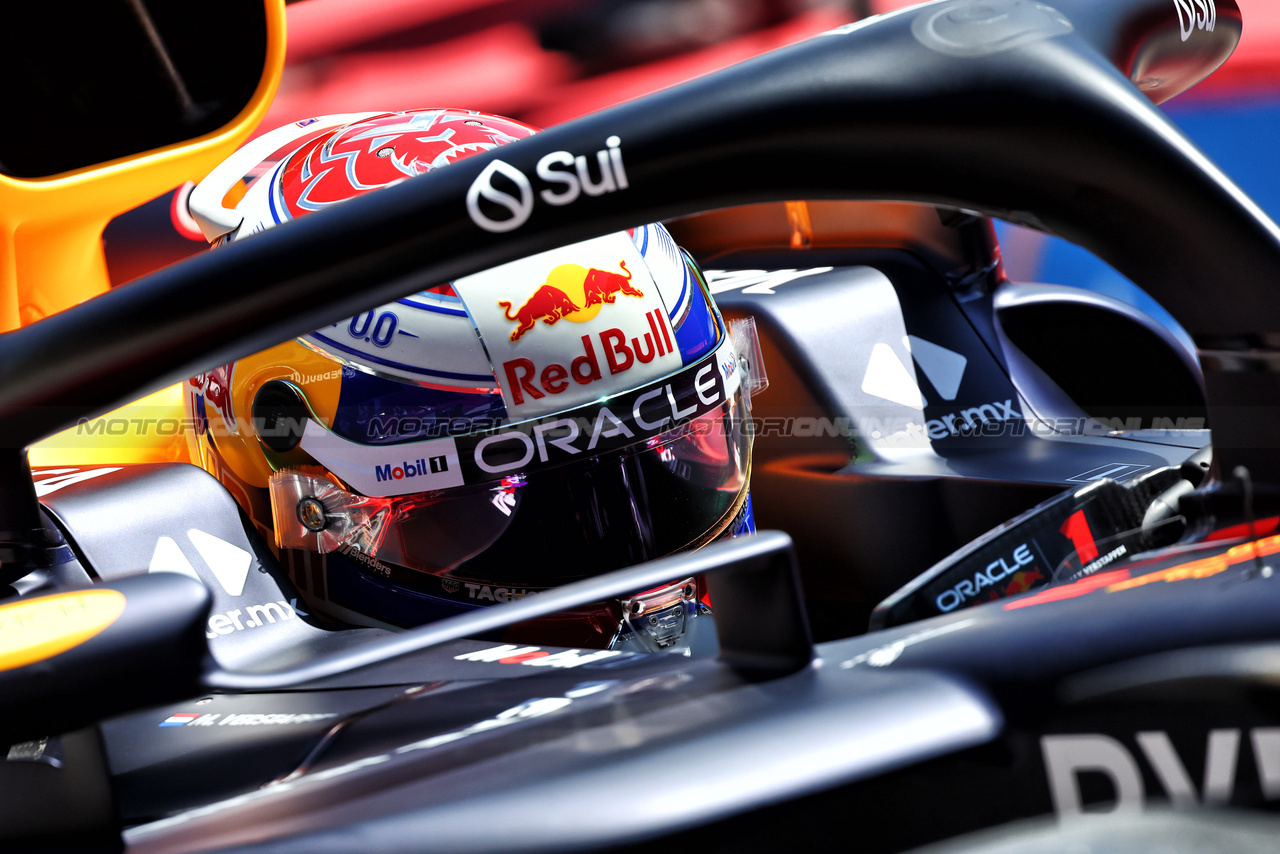 GP IMOLA, Max Verstappen (NLD) Red Bull Racing RB20.

17.05.2024. Formula 1 World Championship, Rd 7, Emilia Romagna Grand Prix, Imola, Italy, Practice Day.

- www.xpbimages.com, EMail: requests@xpbimages.com © Copyright: Batchelor / XPB Images