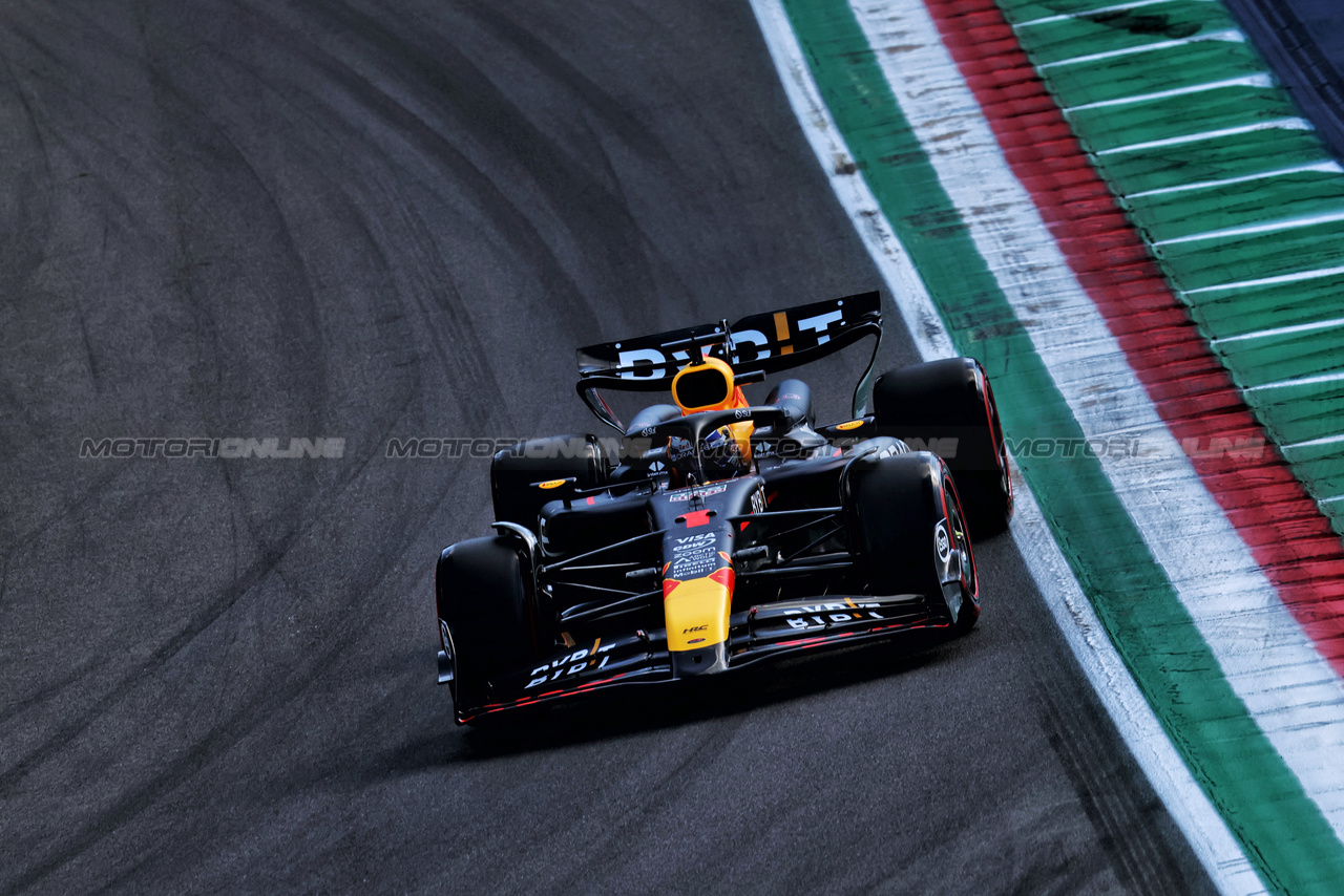 GP IMOLA, Max Verstappen (NLD) Red Bull Racing RB20.

17.05.2024. Formula 1 World Championship, Rd 7, Emilia Romagna Grand Prix, Imola, Italy, Practice Day.

 - www.xpbimages.com, EMail: requests@xpbimages.com © Copyright: Staley / XPB Images