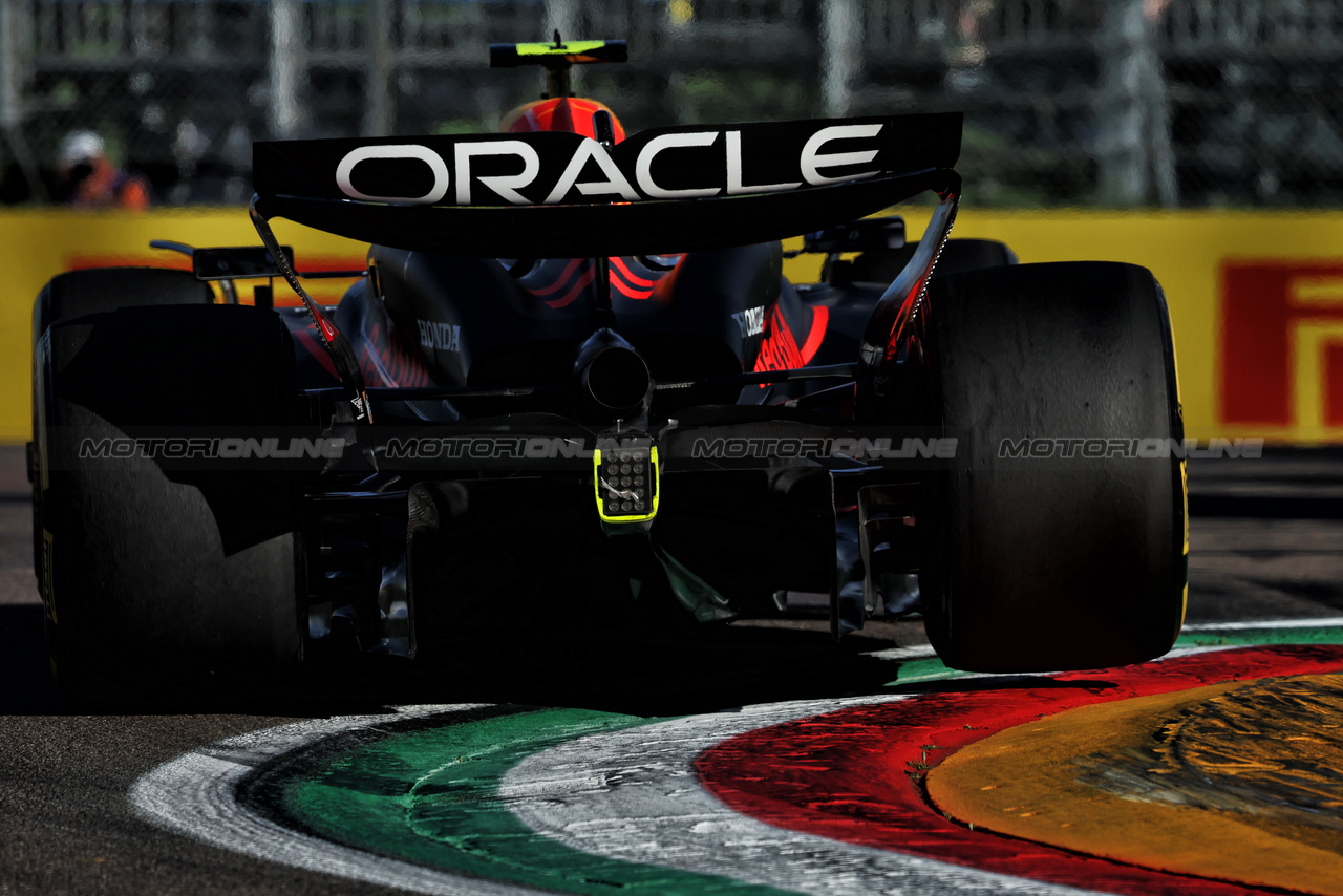 GP IMOLA, Sergio Perez (MEX) Red Bull Racing RB20.

17.05.2024. Formula 1 World Championship, Rd 7, Emilia Romagna Grand Prix, Imola, Italy, Practice Day.

 - www.xpbimages.com, EMail: requests@xpbimages.com © Copyright: Staley / XPB Images