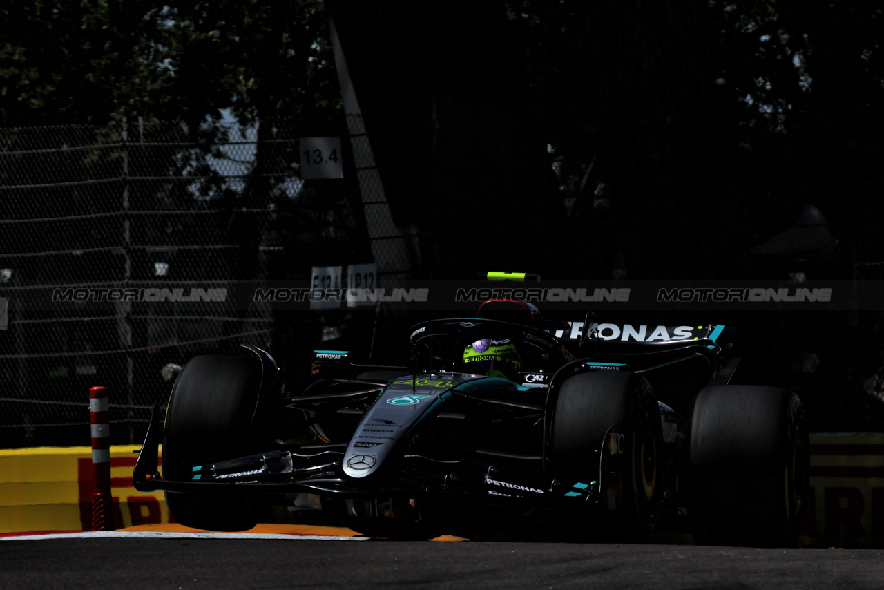 GP IMOLA, Lewis Hamilton (GBR) Mercedes AMG F1 W15.

17.05.2024. Formula 1 World Championship, Rd 7, Emilia Romagna Grand Prix, Imola, Italy, Practice Day.

 - www.xpbimages.com, EMail: requests@xpbimages.com © Copyright: Staley / XPB Images