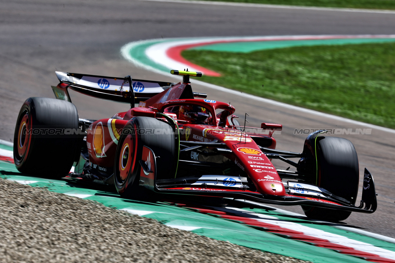 GP IMOLA, Carlos Sainz Jr (ESP) Ferrari SF-24.

17.05.2024. Formula 1 World Championship, Rd 7, Emilia Romagna Grand Prix, Imola, Italy, Practice Day.

- www.xpbimages.com, EMail: requests@xpbimages.com © Copyright: Charniaux / XPB Images