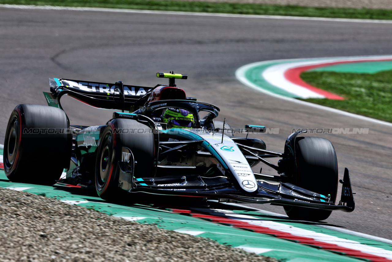 GP IMOLA, Lewis Hamilton (GBR) Mercedes AMG F1 W15.

17.05.2024. Formula 1 World Championship, Rd 7, Emilia Romagna Grand Prix, Imola, Italy, Practice Day.

- www.xpbimages.com, EMail: requests@xpbimages.com © Copyright: Charniaux / XPB Images