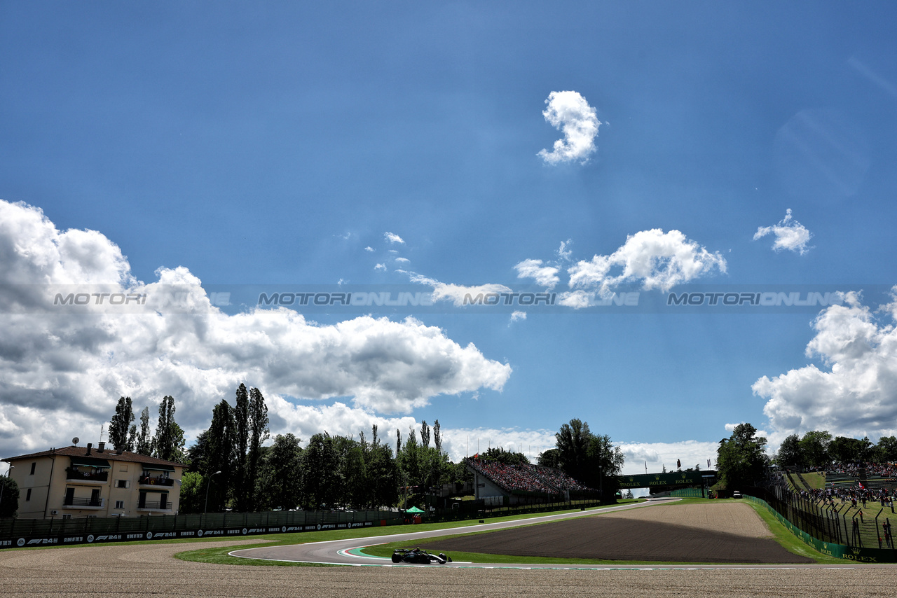 GP IMOLA, Lewis Hamilton (GBR) Mercedes AMG F1 W15.

17.05.2024. Formula 1 World Championship, Rd 7, Emilia Romagna Grand Prix, Imola, Italy, Practice Day.

- www.xpbimages.com, EMail: requests@xpbimages.com © Copyright: Charniaux / XPB Images