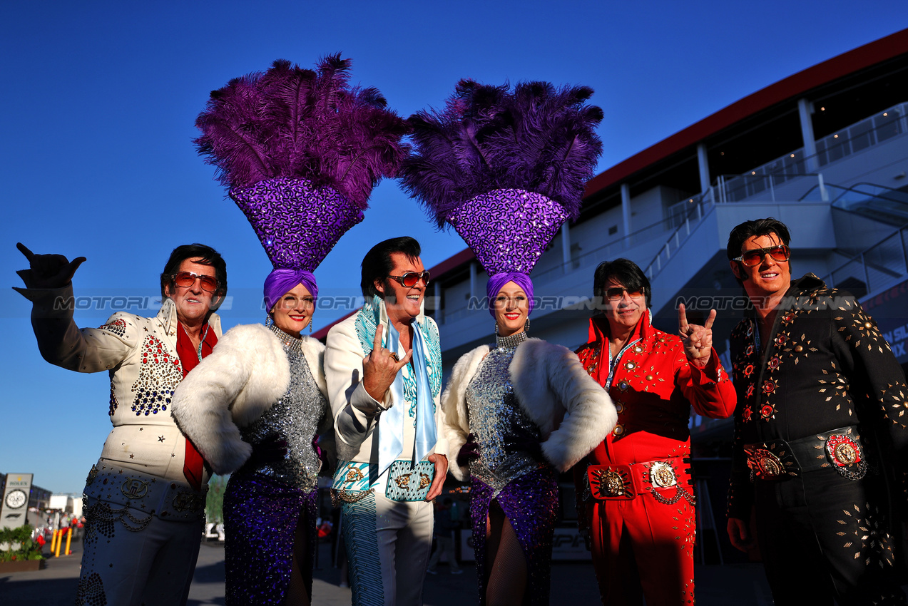 GP LAS VEGAS, Circuit Atmosfera - Elvis Impersonators.

21.11.2024. Formula 1 World Championship, Rd 22, Las Vegas Grand Prix, Las Vegas, Nevada, USA, Practice Day

 - www.xpbimages.com, EMail: requests@xpbimages.com © Copyright: Coates / XPB Images