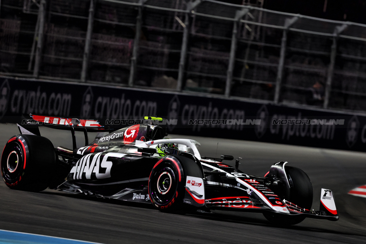 GP LAS VEGAS, Nico Hulkenberg (GER) Haas VF-24.

21.11.2024. Formula 1 World Championship, Rd 22, Las Vegas Grand Prix, Las Vegas, Nevada, USA, Practice Day

- www.xpbimages.com, EMail: requests@xpbimages.com © Copyright: Charniaux / XPB Images