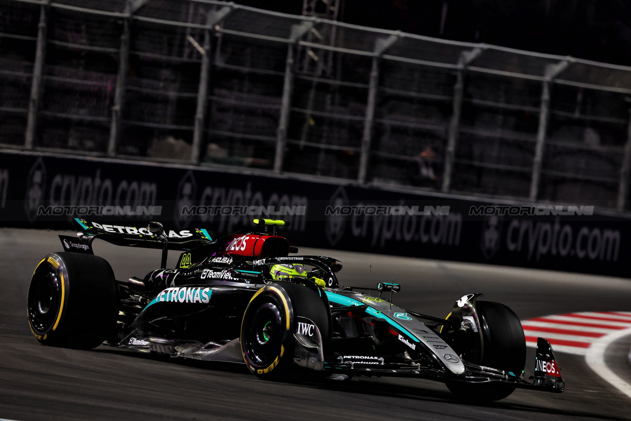 GP LAS VEGAS, Lewis Hamilton (GBR) Mercedes AMG F1 W15.

21.11.2024. Formula 1 World Championship, Rd 22, Las Vegas Grand Prix, Las Vegas, Nevada, USA, Practice Day

- www.xpbimages.com, EMail: requests@xpbimages.com © Copyright: Charniaux / XPB Images