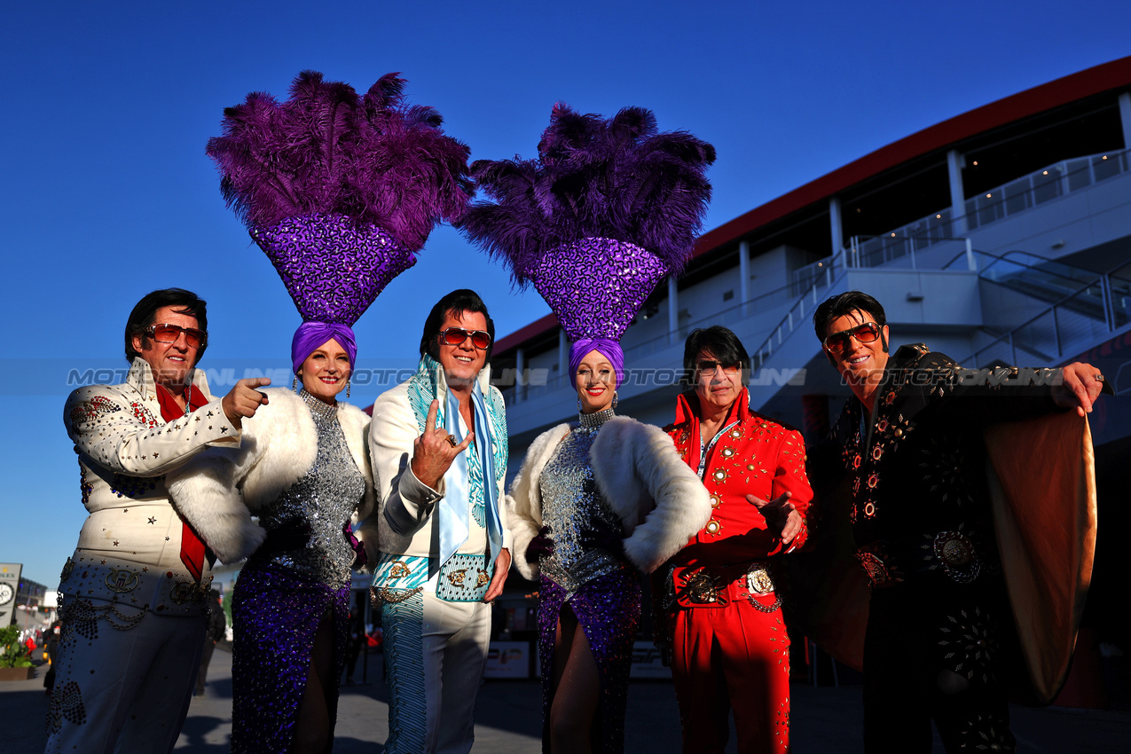 GP LAS VEGAS, Circuit Atmosfera - Elvis Impersonators.

21.11.2024. Formula 1 World Championship, Rd 22, Las Vegas Grand Prix, Las Vegas, Nevada, USA, Practice Day

 - www.xpbimages.com, EMail: requests@xpbimages.com © Copyright: Coates / XPB Images