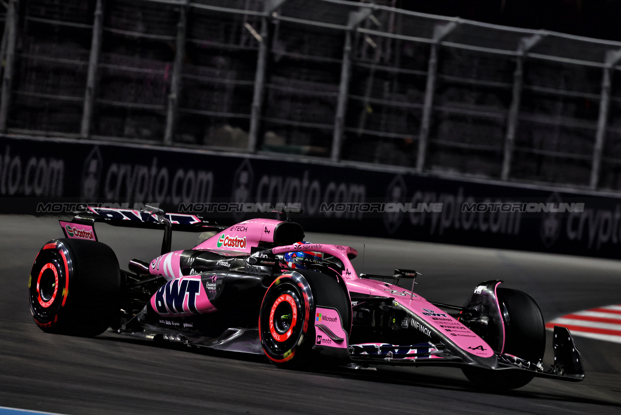 GP LAS VEGAS, Esteban Ocon (FRA) Alpine F1 Team A524.

21.11.2024. Formula 1 World Championship, Rd 22, Las Vegas Grand Prix, Las Vegas, Nevada, USA, Practice Day

- www.xpbimages.com, EMail: requests@xpbimages.com © Copyright: Charniaux / XPB Images