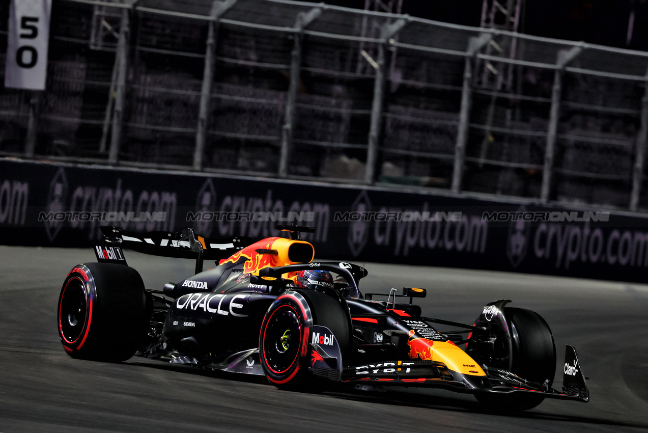 GP LAS VEGAS, Max Verstappen (NLD) Red Bull Racing RB20.

21.11.2024. Formula 1 World Championship, Rd 22, Las Vegas Grand Prix, Las Vegas, Nevada, USA, Practice Day

- www.xpbimages.com, EMail: requests@xpbimages.com © Copyright: Charniaux / XPB Images