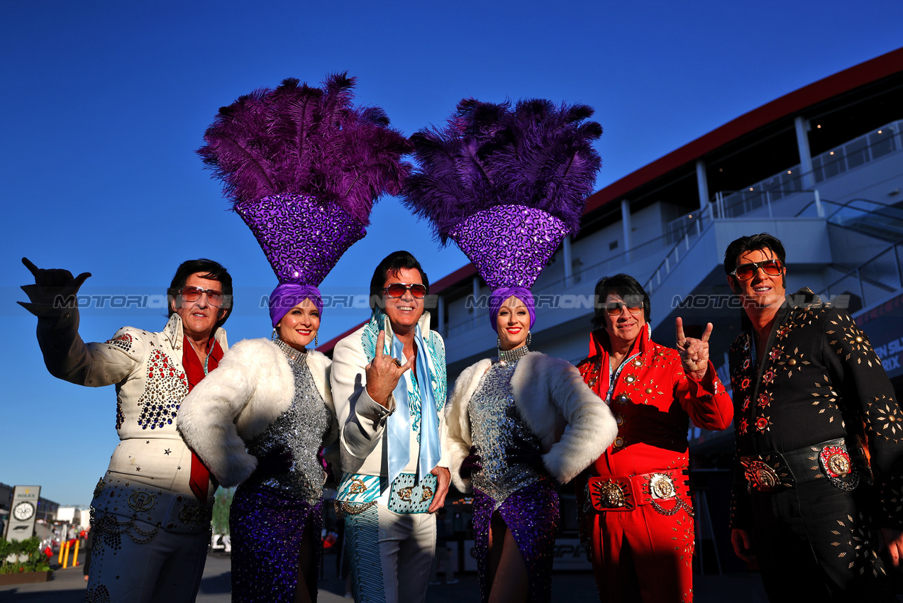 GP LAS VEGAS, Circuit Atmosfera - Elvis Impersonators.

21.11.2024. Formula 1 World Championship, Rd 22, Las Vegas Grand Prix, Las Vegas, Nevada, USA, Practice Day

 - www.xpbimages.com, EMail: requests@xpbimages.com © Copyright: Coates / XPB Images