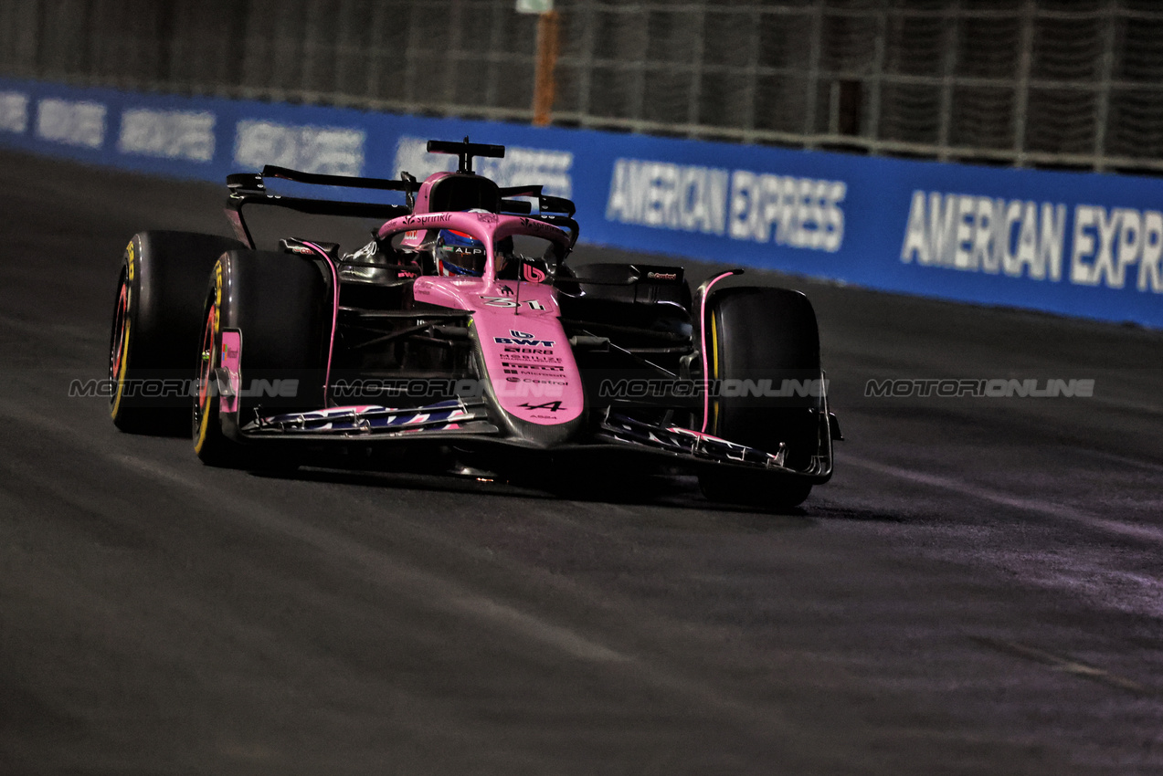 GP LAS VEGAS, Esteban Ocon (FRA) Alpine F1 Team A524.

21.11.2024. Formula 1 World Championship, Rd 22, Las Vegas Grand Prix, Las Vegas, Nevada, USA, Practice Day

- www.xpbimages.com, EMail: requests@xpbimages.com © Copyright: Bearne / XPB Images
