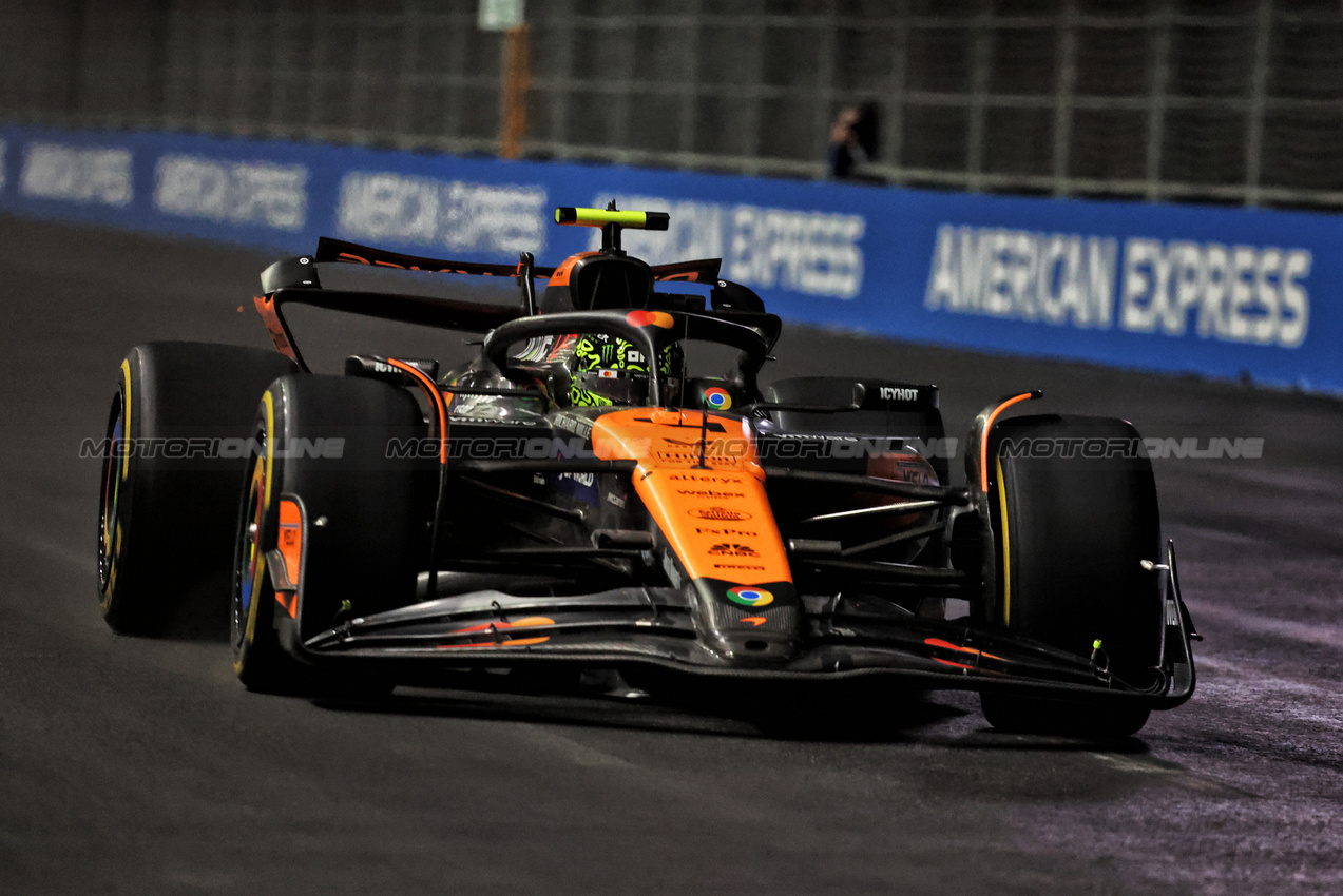 GP LAS VEGAS, Lando Norris (GBR) McLaren MCL38.

21.11.2024. Formula 1 World Championship, Rd 22, Las Vegas Grand Prix, Las Vegas, Nevada, USA, Practice Day

- www.xpbimages.com, EMail: requests@xpbimages.com © Copyright: Bearne / XPB Images