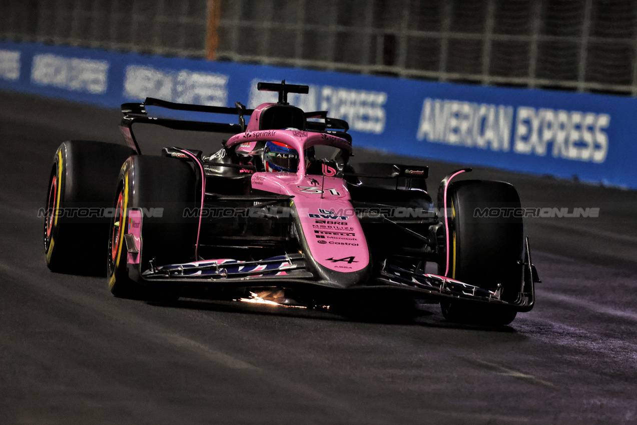 GP LAS VEGAS, Esteban Ocon (FRA) Alpine F1 Team A524.

21.11.2024. Formula 1 World Championship, Rd 22, Las Vegas Grand Prix, Las Vegas, Nevada, USA, Practice Day

- www.xpbimages.com, EMail: requests@xpbimages.com © Copyright: Bearne / XPB Images