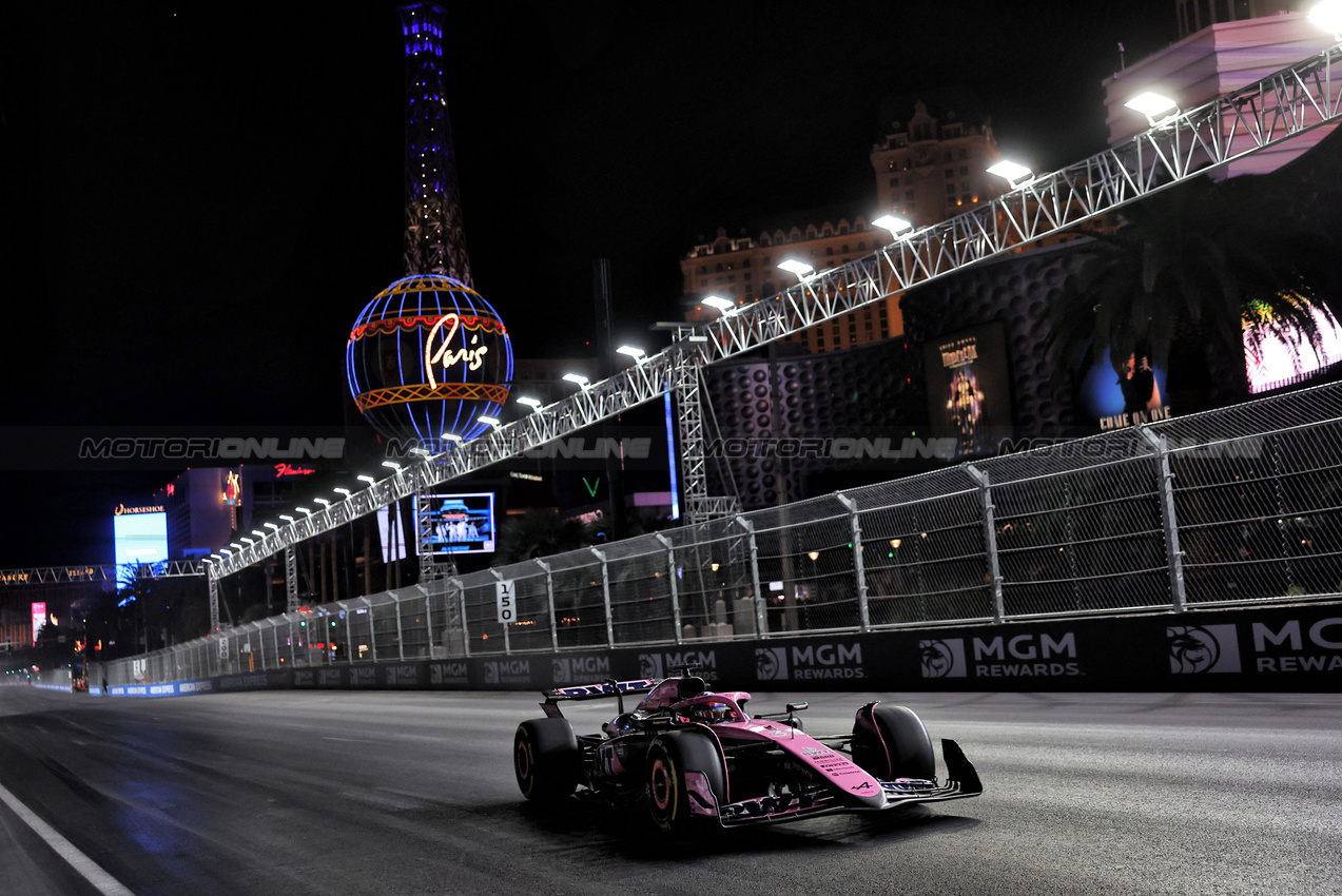 GP LAS VEGAS, Esteban Ocon (FRA) Alpine F1 Team A524.

21.11.2024. Formula 1 World Championship, Rd 22, Las Vegas Grand Prix, Las Vegas, Nevada, USA, Practice Day

- www.xpbimages.com, EMail: requests@xpbimages.com © Copyright: Bearne / XPB Images