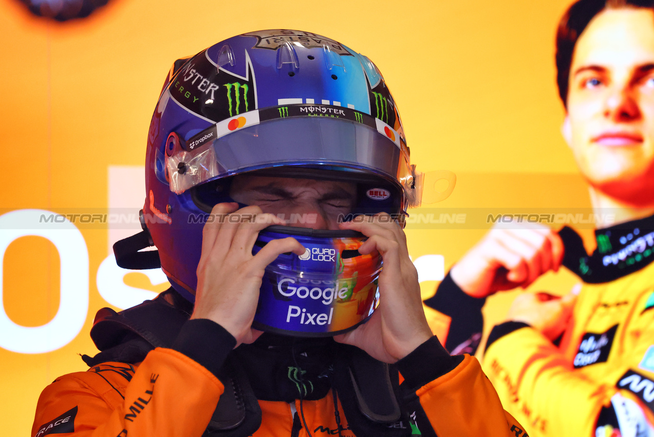 GP LAS VEGAS, Oscar Piastri (AUS) McLaren.

21.11.2024. Formula 1 World Championship, Rd 22, Las Vegas Grand Prix, Las Vegas, Nevada, USA, Practice Day

- www.xpbimages.com, EMail: requests@xpbimages.com © Copyright: Batchelor / XPB Images