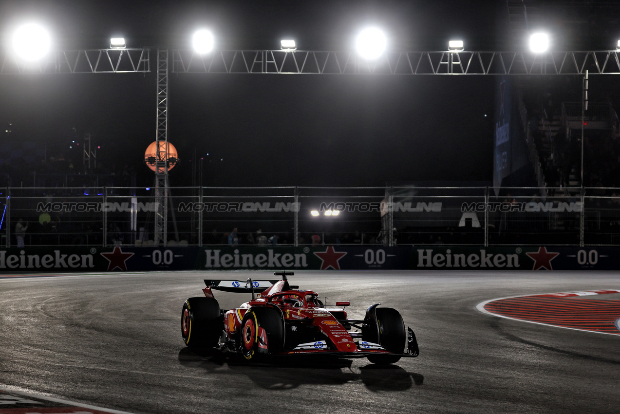 GP LAS VEGAS, Charles Leclerc (MON) Ferrari SF-24.

21.11.2024. Formula 1 World Championship, Rd 22, Las Vegas Grand Prix, Las Vegas, Nevada, USA, Practice Day

 - www.xpbimages.com, EMail: requests@xpbimages.com © Copyright: Coates / XPB Images