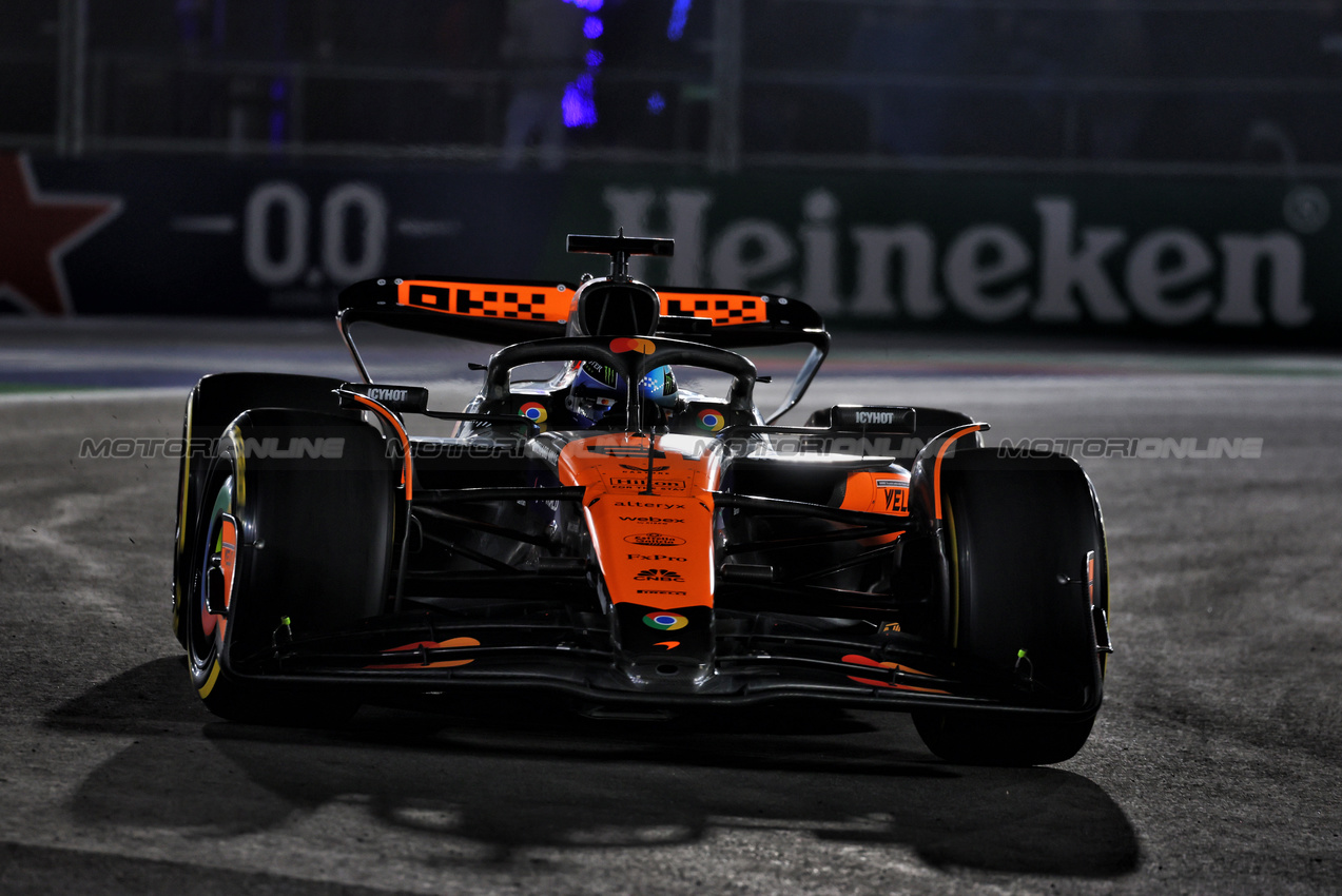 GP LAS VEGAS, Oscar Piastri (AUS) McLaren MCL38.

21.11.2024. Formula 1 World Championship, Rd 22, Las Vegas Grand Prix, Las Vegas, Nevada, USA, Practice Day

 - www.xpbimages.com, EMail: requests@xpbimages.com © Copyright: Coates / XPB Images