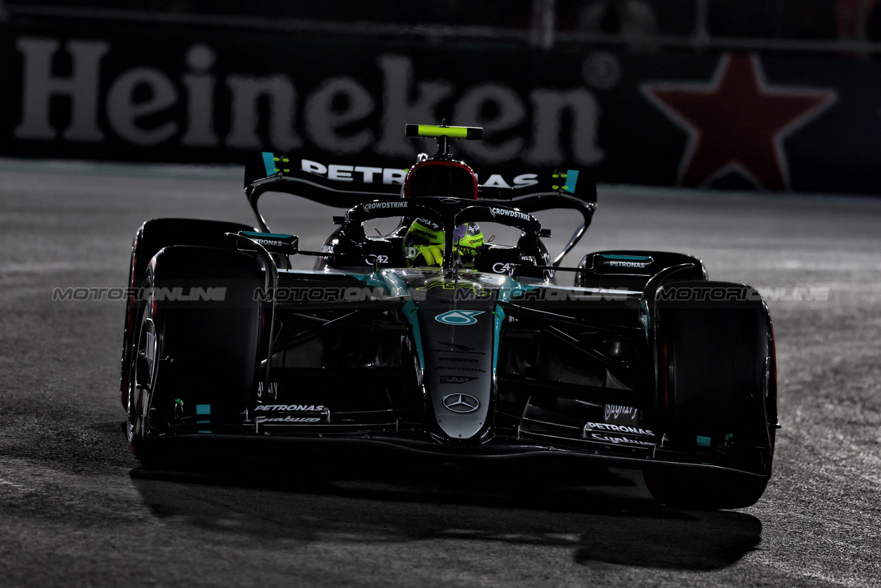 GP LAS VEGAS, Lewis Hamilton (GBR) Mercedes AMG F1 W15.

21.11.2024. Formula 1 World Championship, Rd 22, Las Vegas Grand Prix, Las Vegas, Nevada, USA, Practice Day

 - www.xpbimages.com, EMail: requests@xpbimages.com © Copyright: Coates / XPB Images