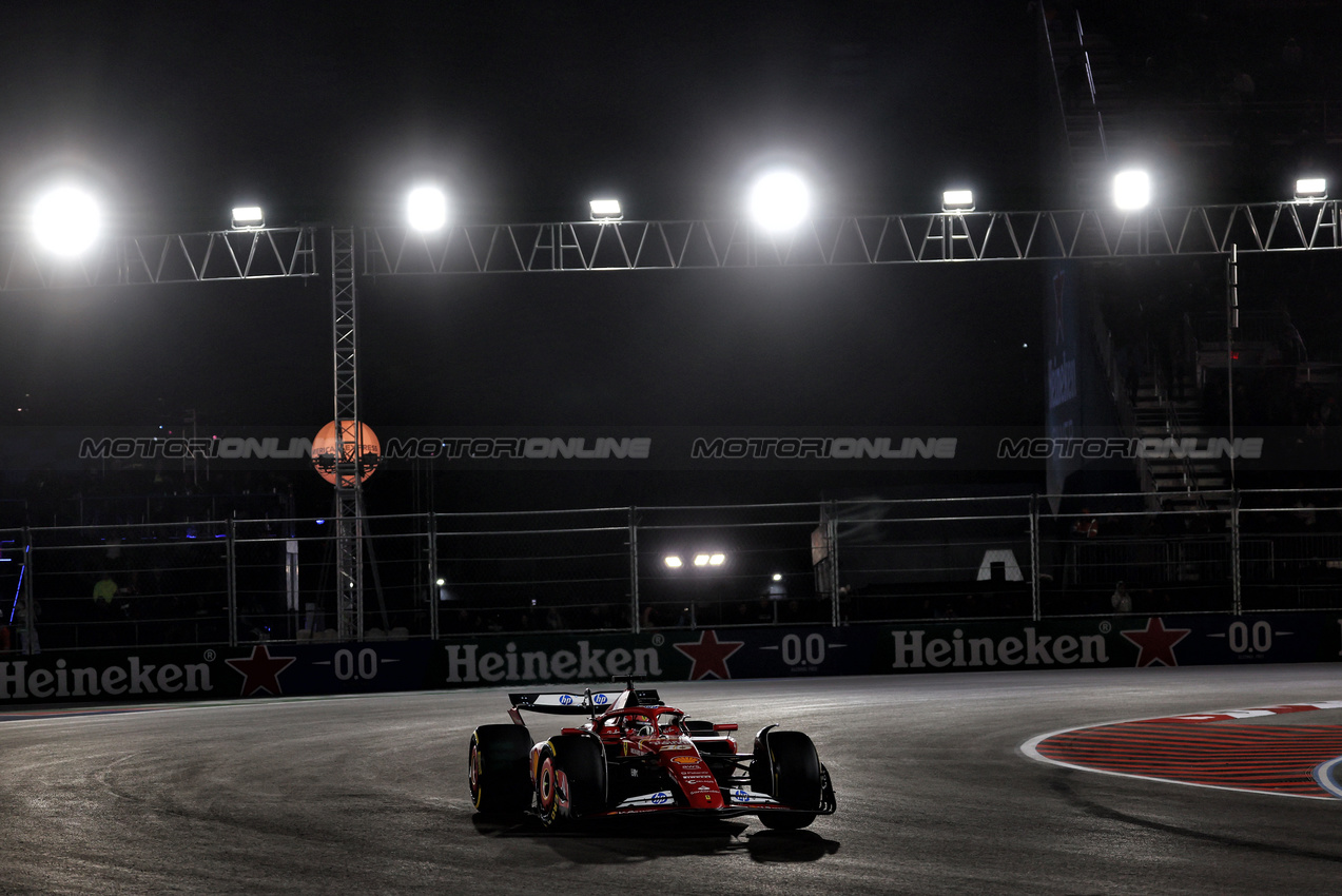GP LAS VEGAS, Charles Leclerc (MON) Ferrari SF-24.

21.11.2024. Formula 1 World Championship, Rd 22, Las Vegas Grand Prix, Las Vegas, Nevada, USA, Practice Day

 - www.xpbimages.com, EMail: requests@xpbimages.com © Copyright: Coates / XPB Images