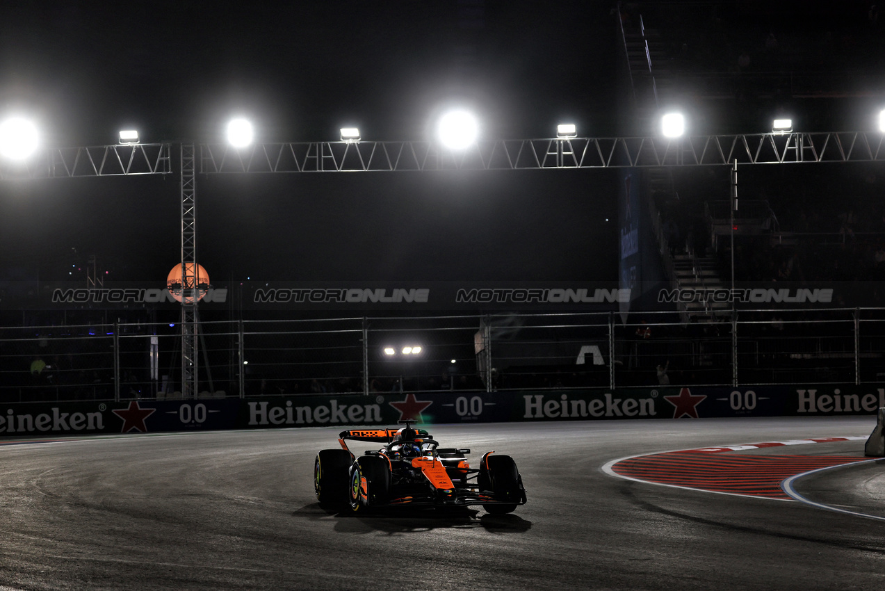 GP LAS VEGAS, Oscar Piastri (AUS) McLaren MCL38.

21.11.2024. Formula 1 World Championship, Rd 22, Las Vegas Grand Prix, Las Vegas, Nevada, USA, Practice Day

 - www.xpbimages.com, EMail: requests@xpbimages.com © Copyright: Coates / XPB Images